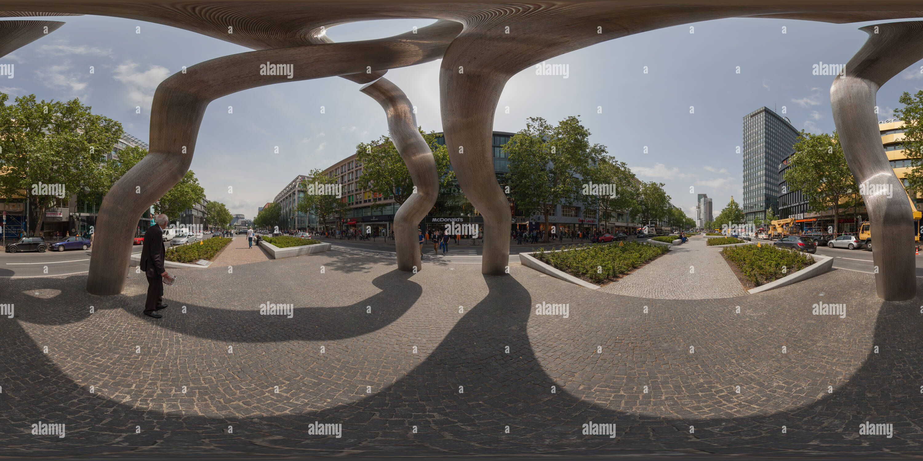 360 Grad Panorama Ansicht von Skulptur "Berlin"