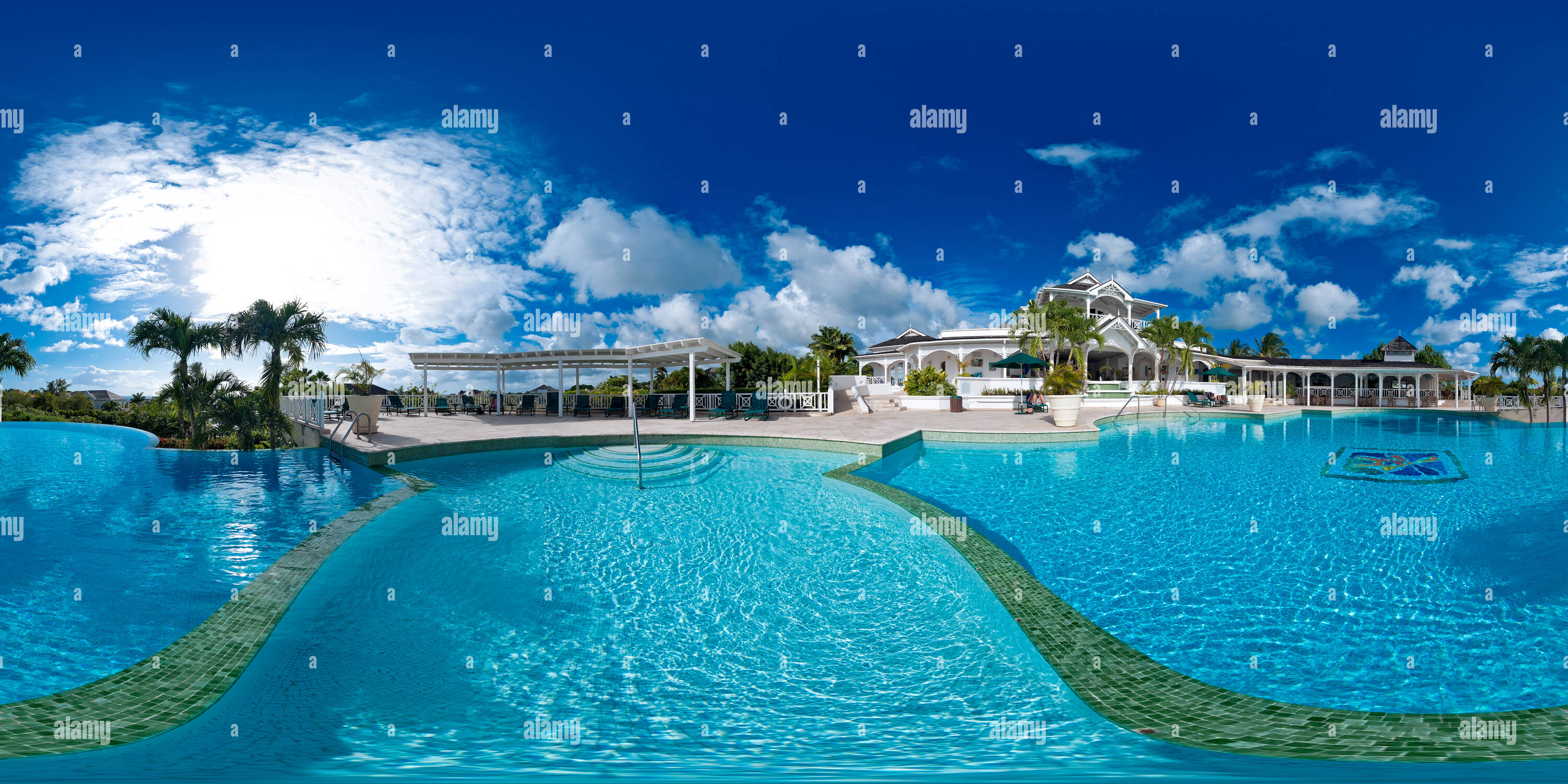 360 °Ansicht auf Sugar Hill Club House in Pool Alamy