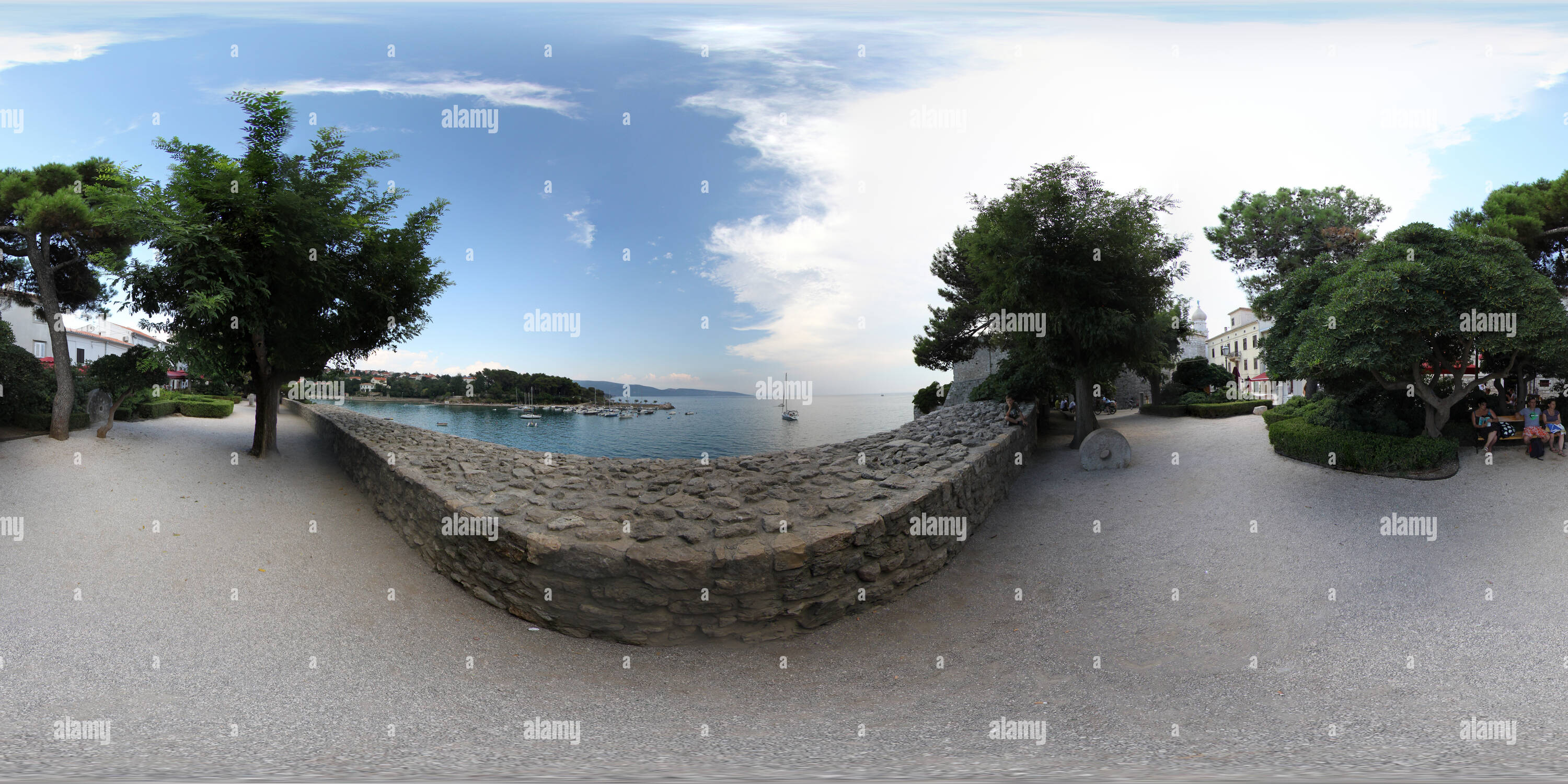 360 Grad Panorama Ansicht von Krk-Park in der Nähe von Schloss Frankopan