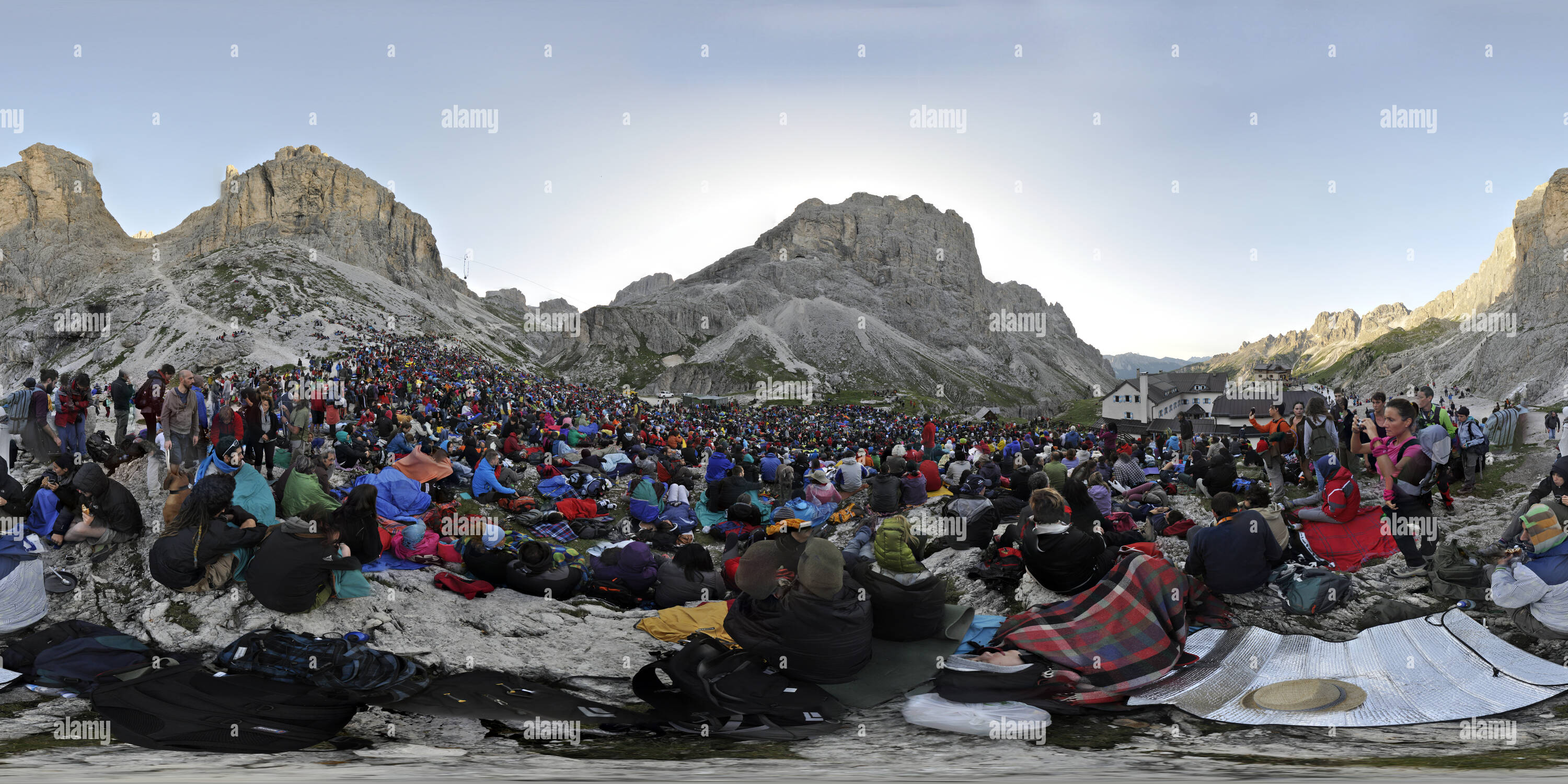 360 Grad Panorama Ansicht von Suoni delle Dolomiti, Vinicio Capossela al Rifugio Vajolet