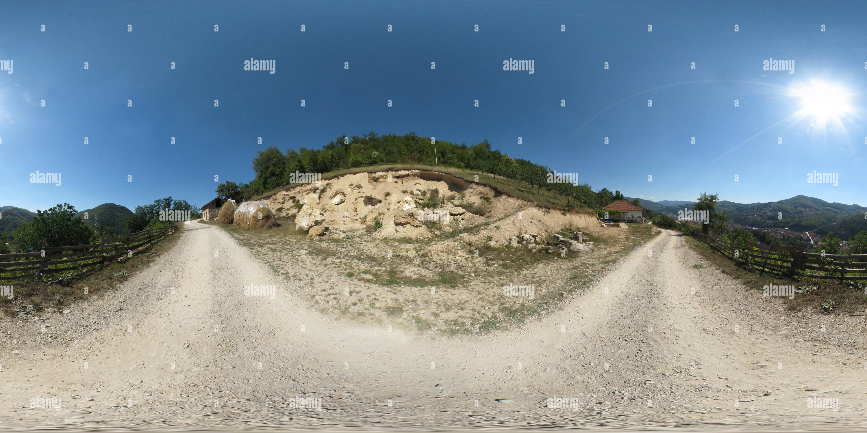 360 Grad Panorama Ansicht von Ivanjica - kleinen Steinbruch auf dem Weg nach Vidin Krs