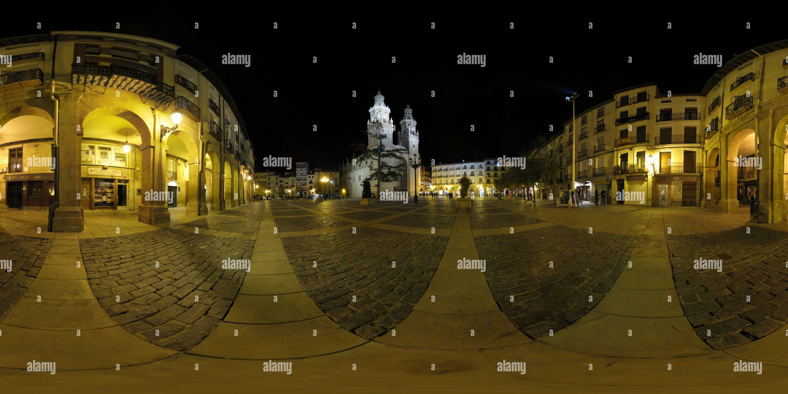 360 Grad Panorama Ansicht von Plaza del Mercado y Concatedral de Santa María de la Redonda