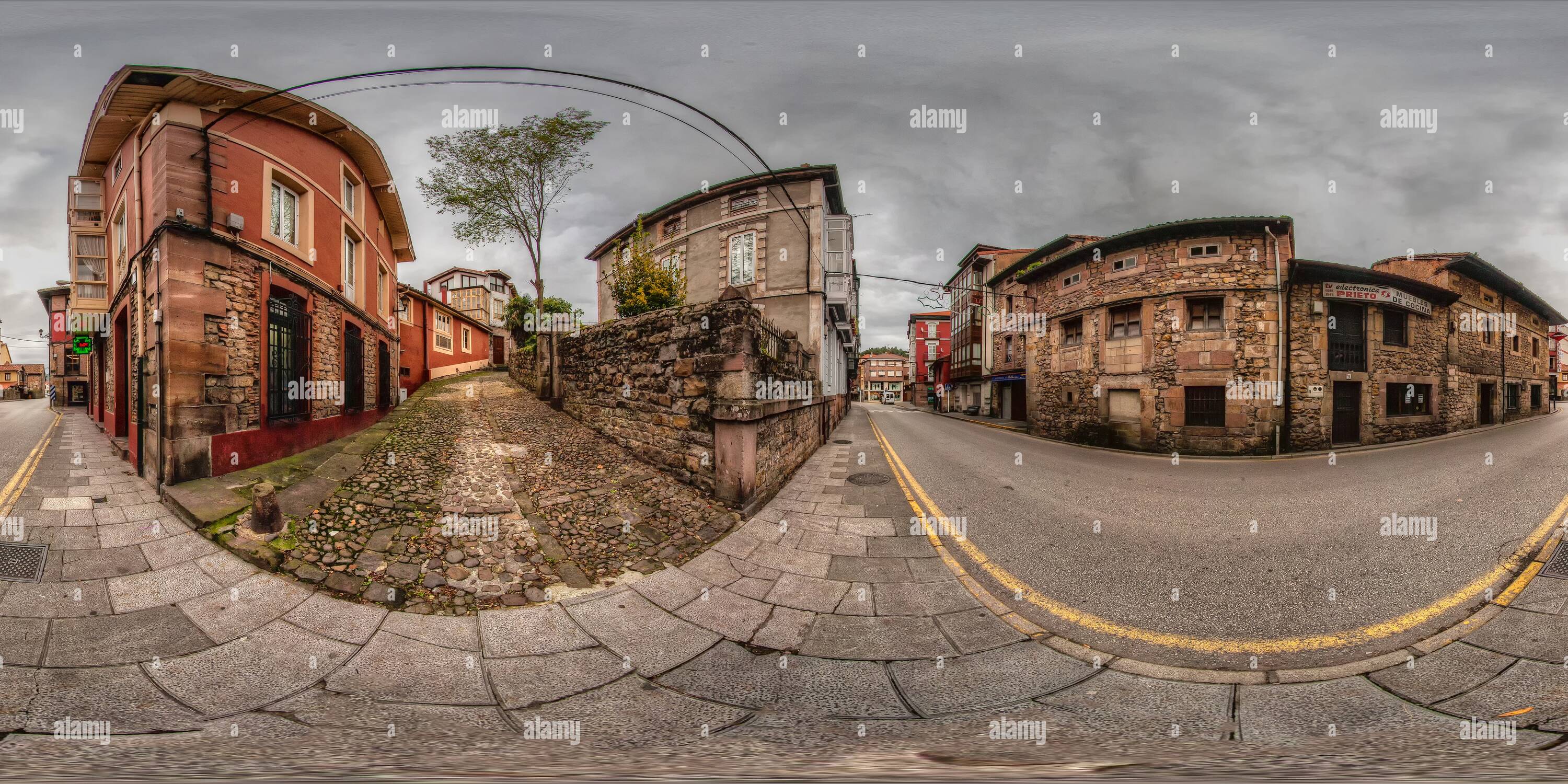 360 Grad Panorama Ansicht von Cabezon de la Sal, Calle empedradas