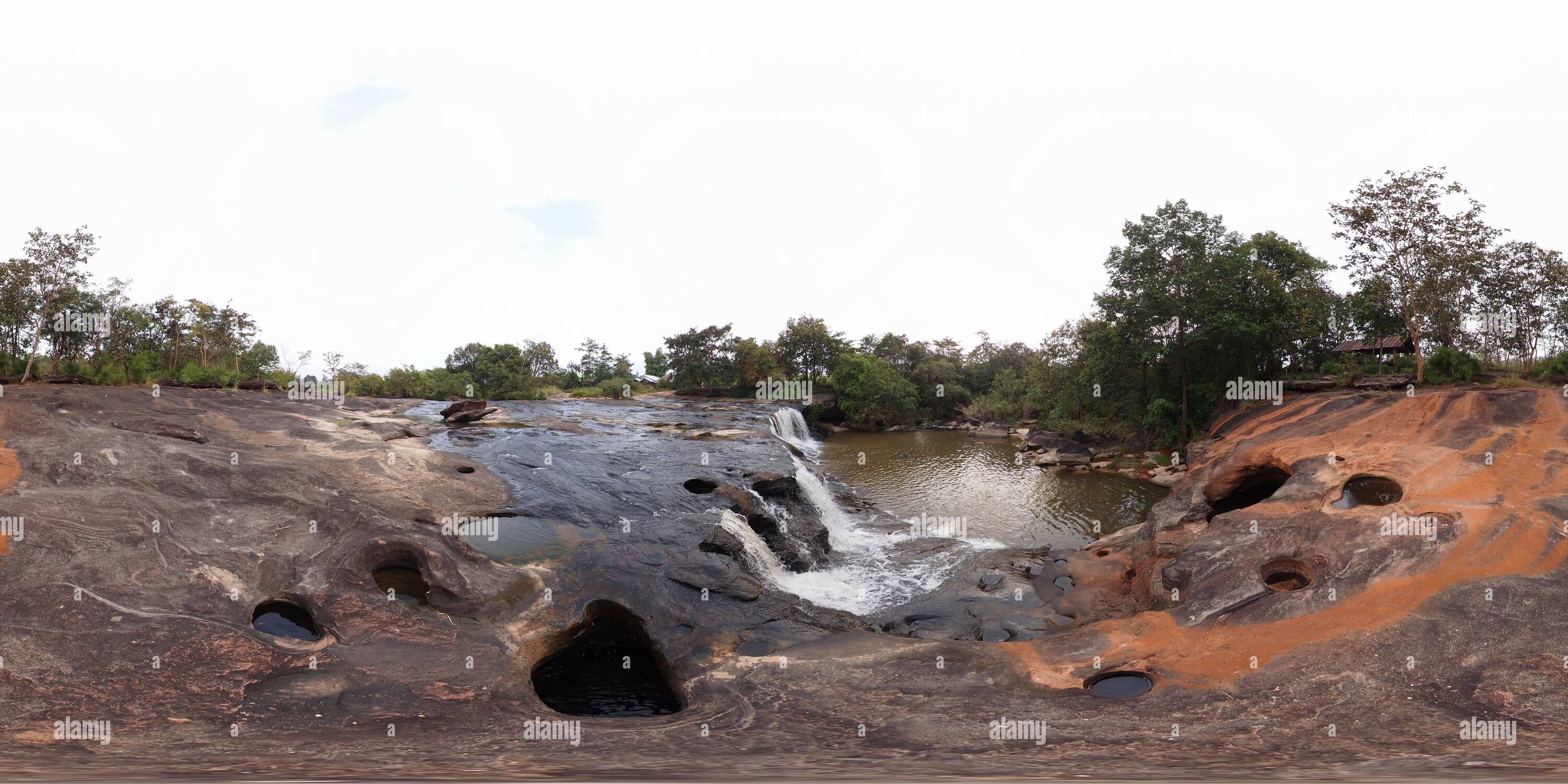 360 Grad Panorama Ansicht von Tat-Tonne Wasserfall