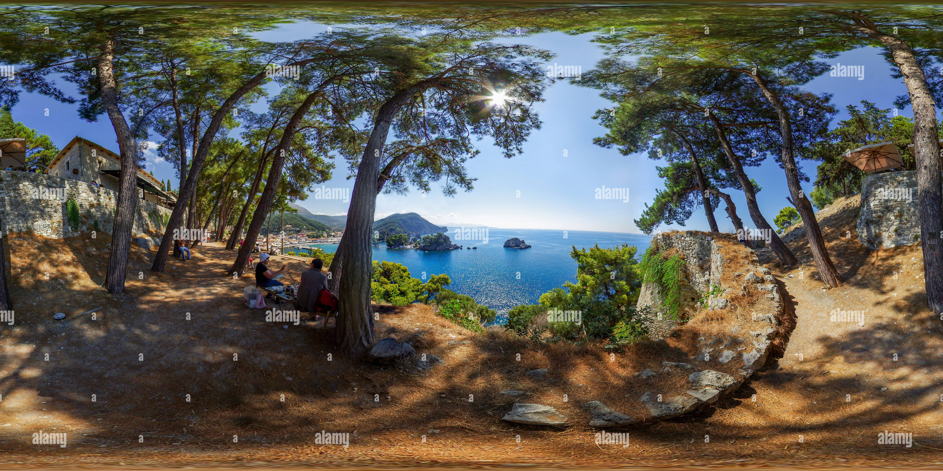 360 Grad Panorama Ansicht von Maler in Aktion in der Nähe der venezianischen Burg von Parga, Griechenland