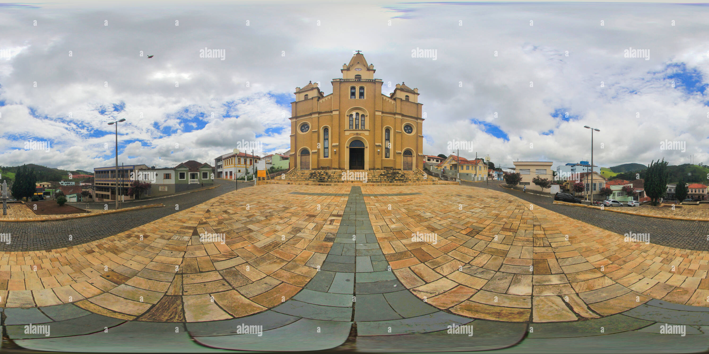 360 °-Ansicht auf Igreja Matriz Nossa Senhora de Lourdes, Maria da Fé ...