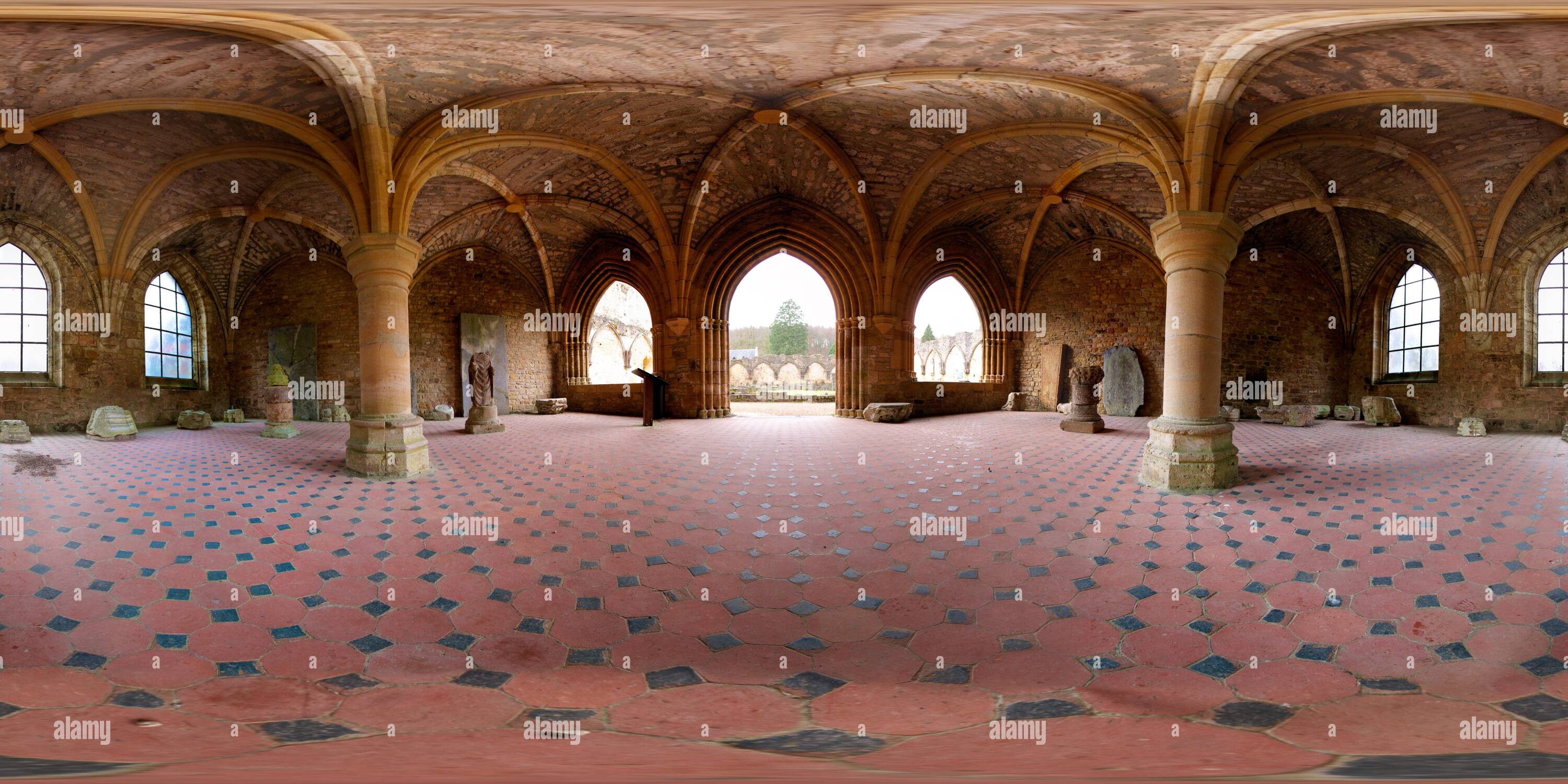 360 Grad Panorama Ansicht von Ruinen der Abtei Orval in Belgien