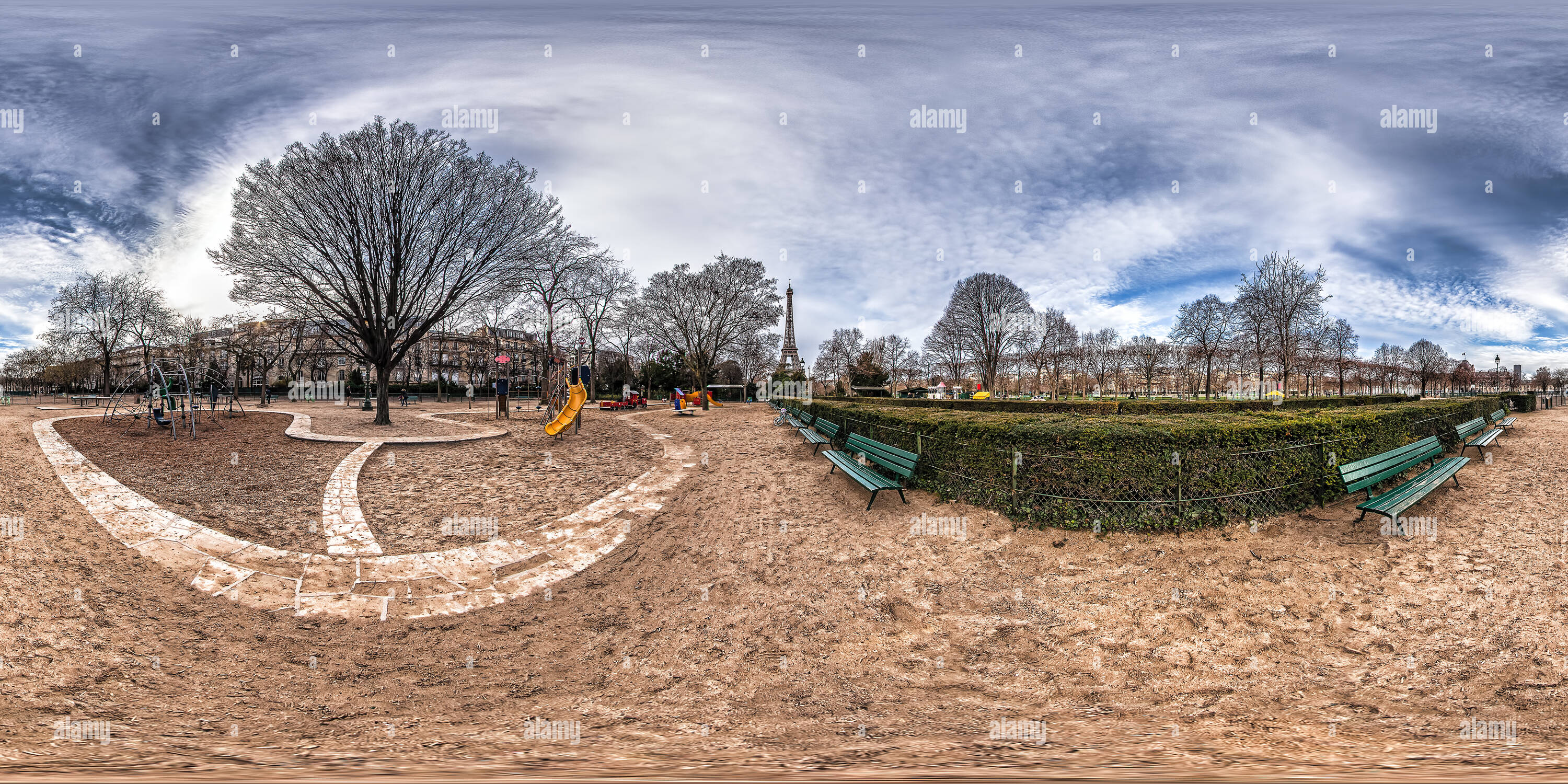 360 Grad Panorama Ansicht von Kinder Spielplatz in Champ-de-Mars-Av. Charles Risler - Allée Thomy-Thierry