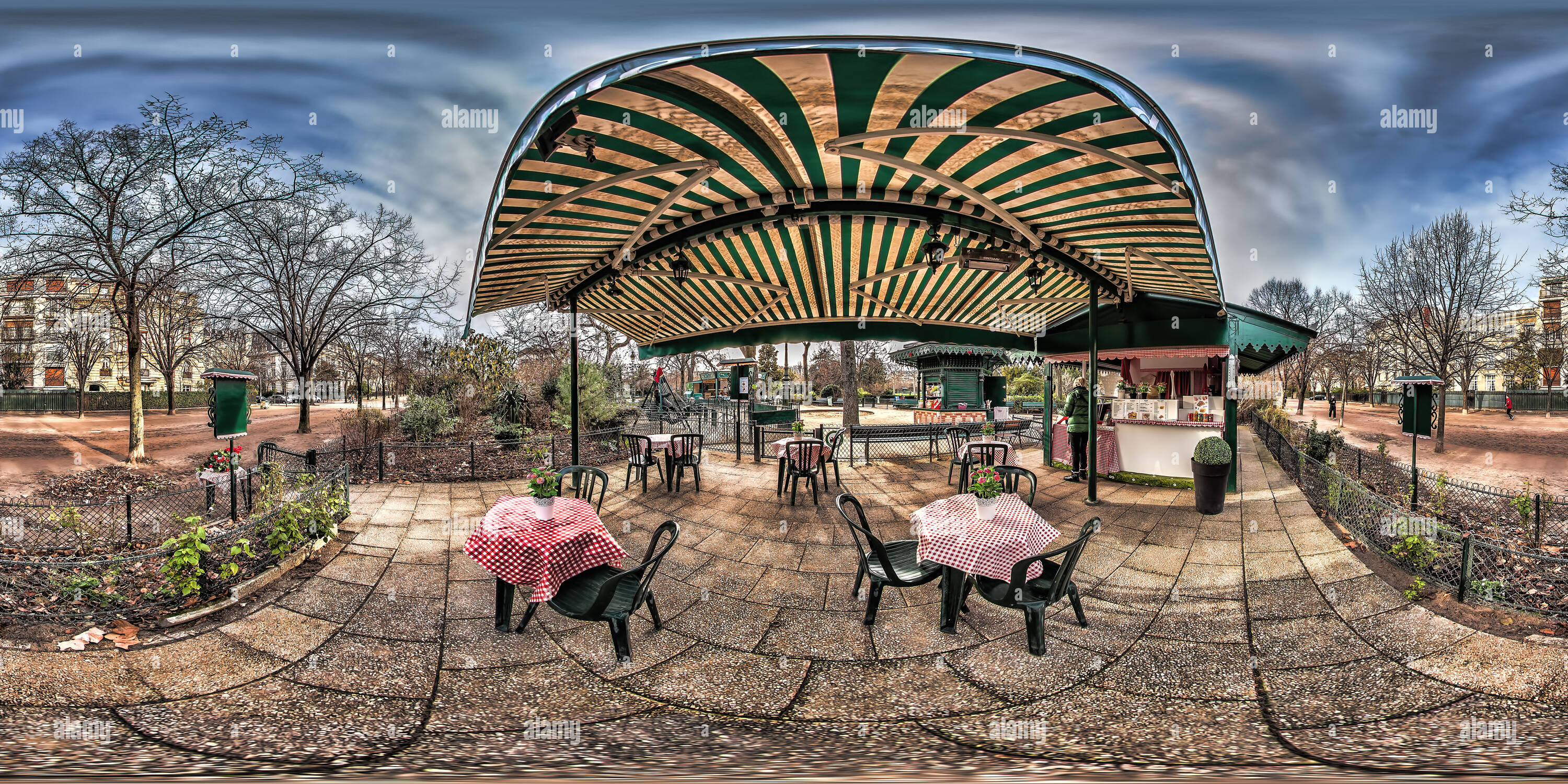 360 Grad Panorama Ansicht von Restaurant La Bonbonnière de Marie Champ-de-Mars Gärten