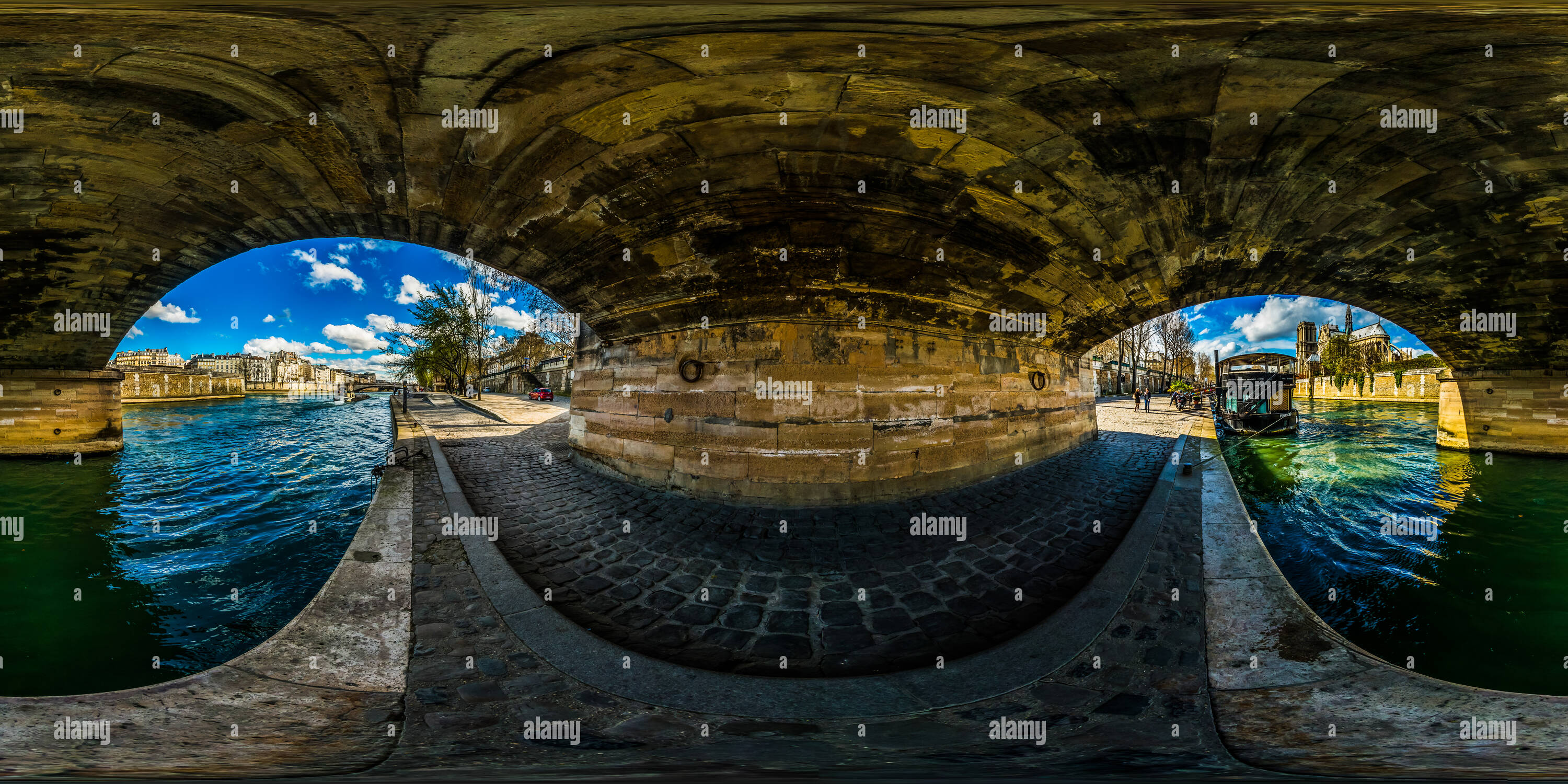 360 Grad Panorama Ansicht von Sous le Pont de l'Archevéché (Erzbischof's Bridge)