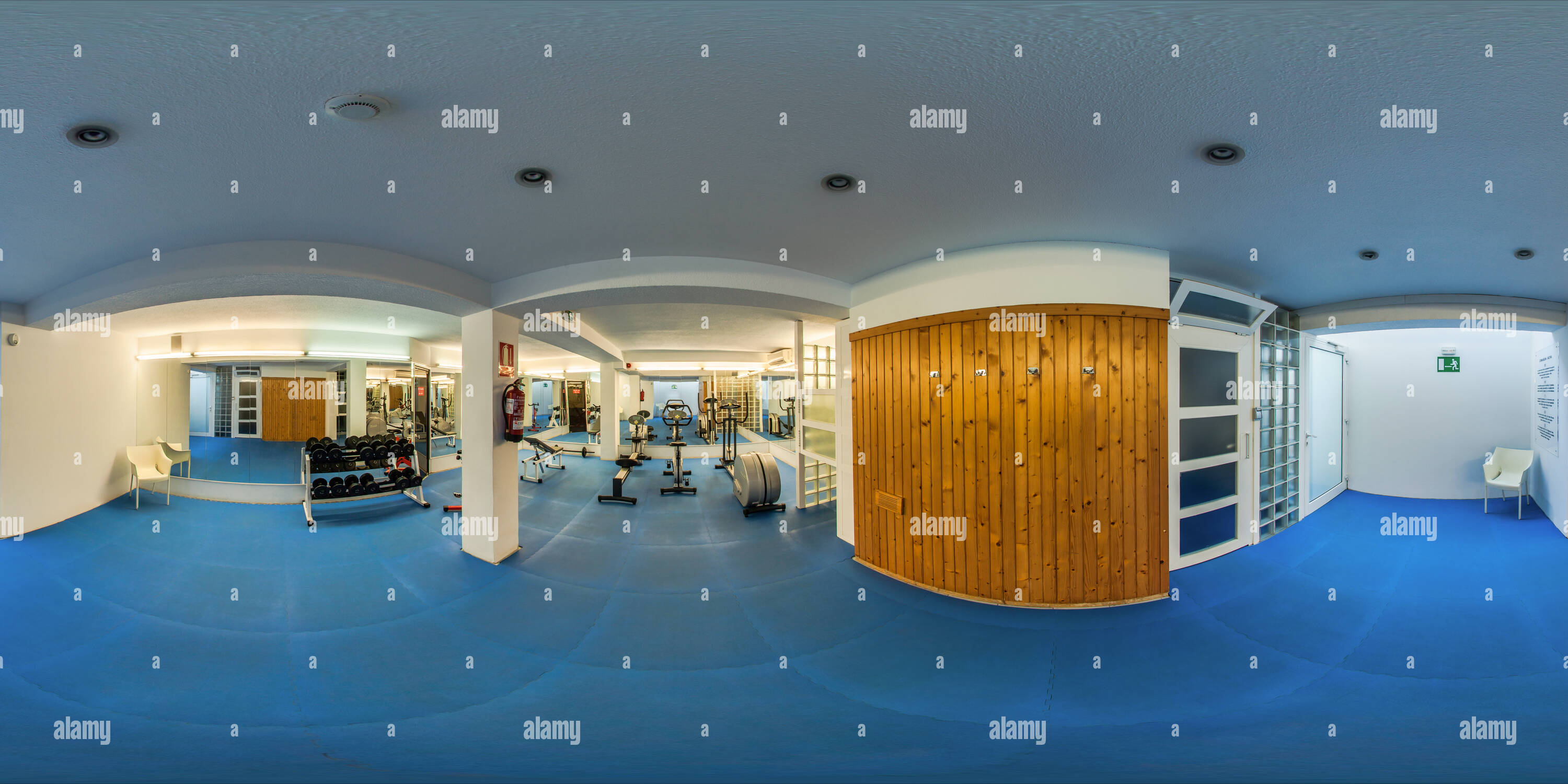 360 Grad Panorama Ansicht von Fitnessraum - Hotel Belroy - Vier Sterne - in der Nähe vom Strand in Benidorm.