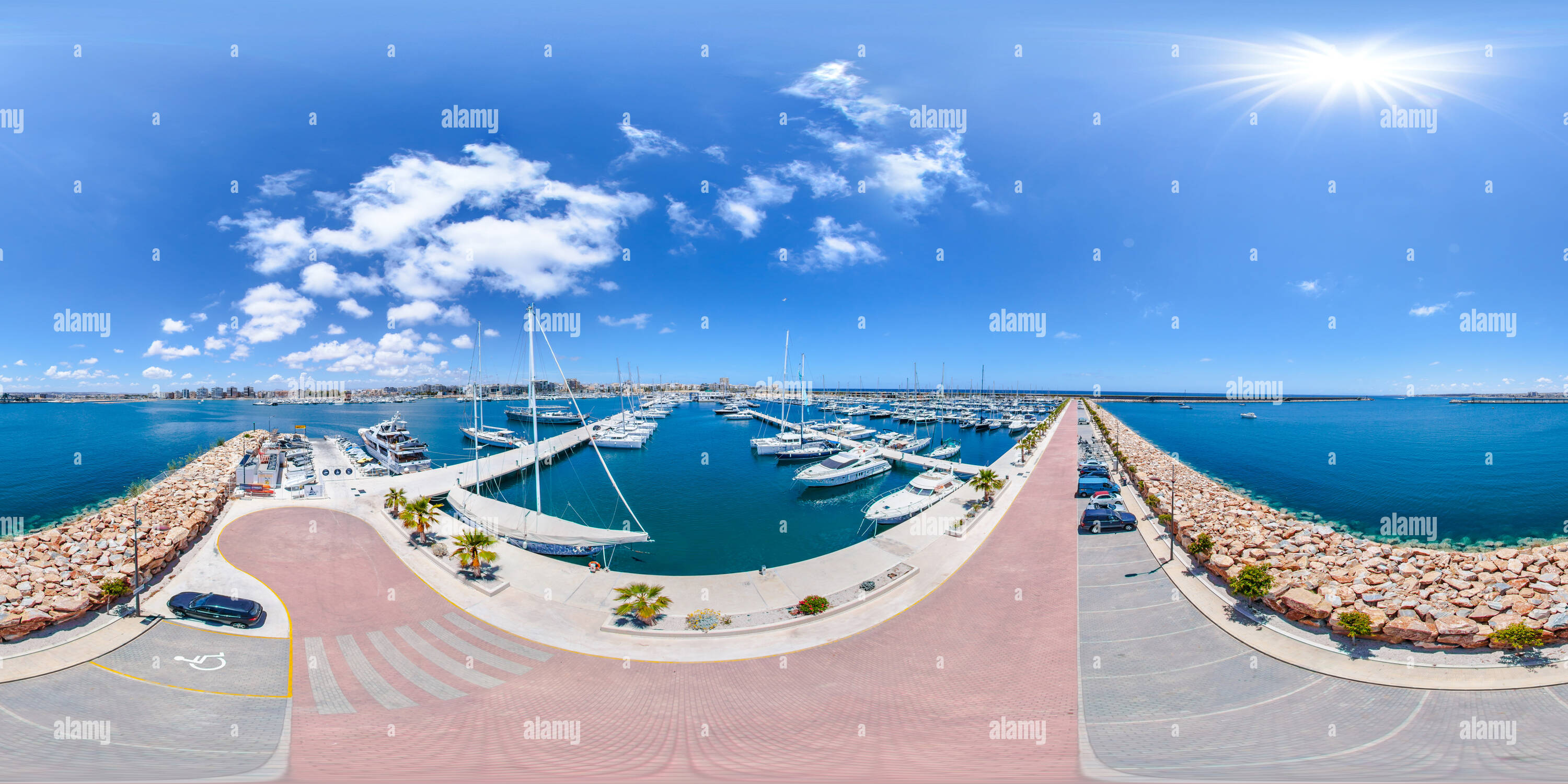 360 Grad Panorama Ansicht von Luftaufnahme von Marina de Las Salinas Hafen - Torrevieja