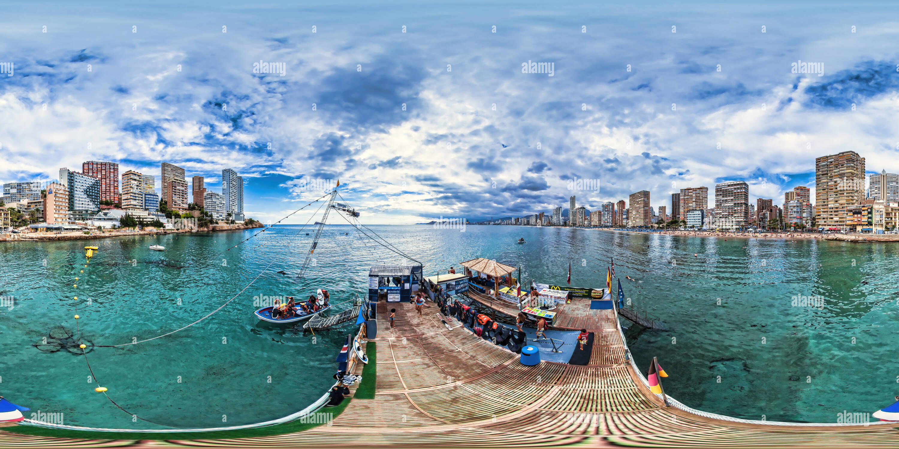 360 Grad Panorama Ansicht von Auf der Plattform Luftbild 1-Kabel Ski Benidorm - Wassersport in Benidorm.