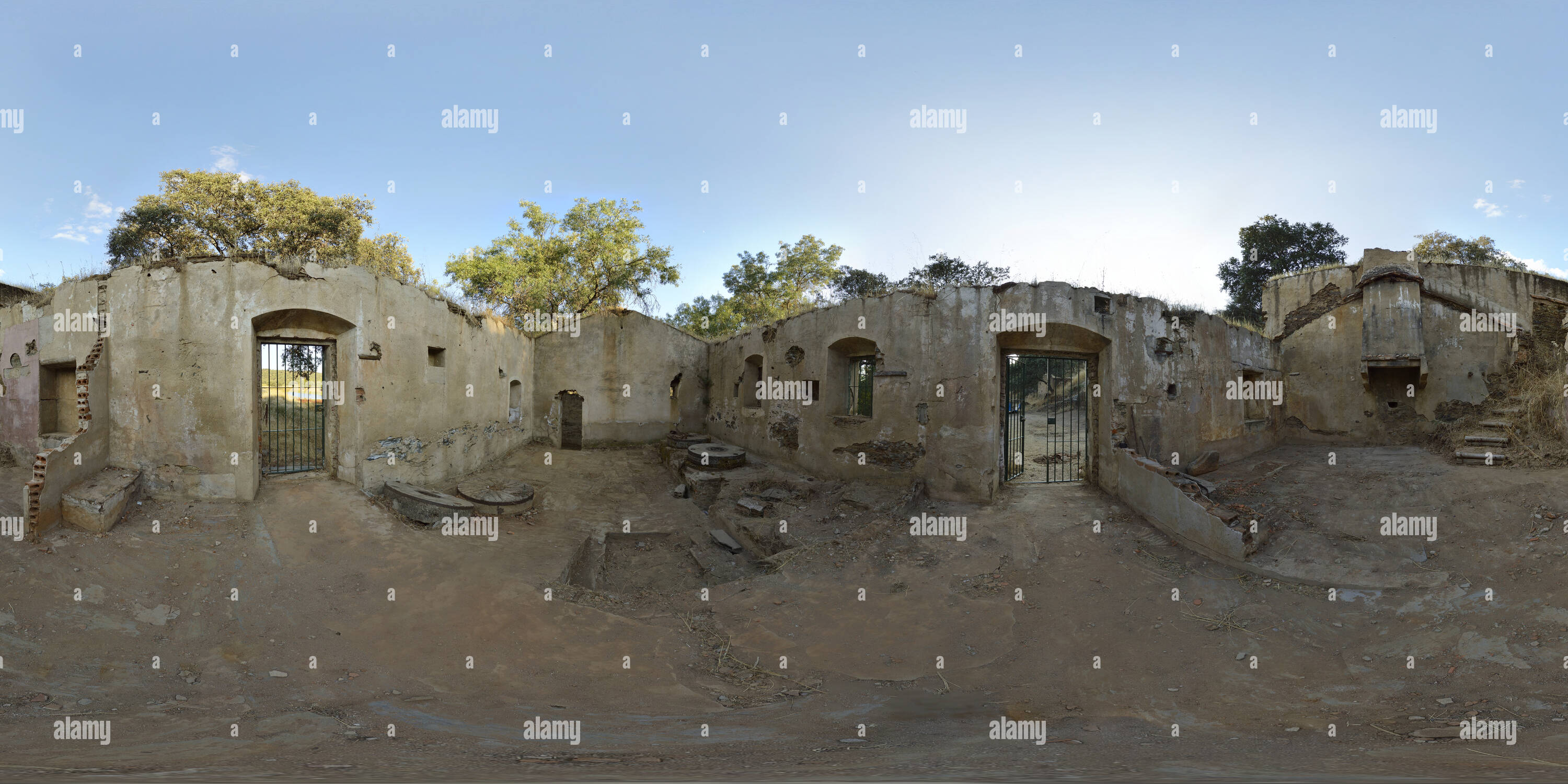 360 Grad Panorama Ansicht von Molino de la Barquilla en el pueblo de Torrejon el Rubio