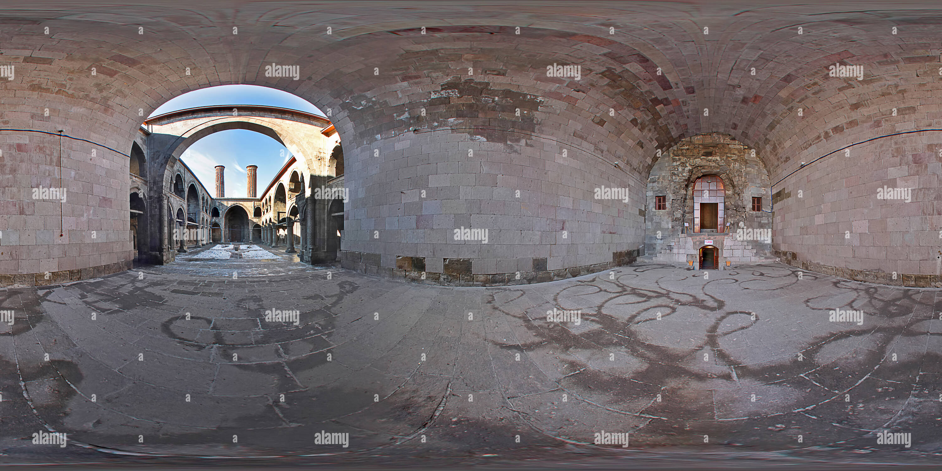 360 Grad Panorama Ansicht von Cifte Minareli Medrese