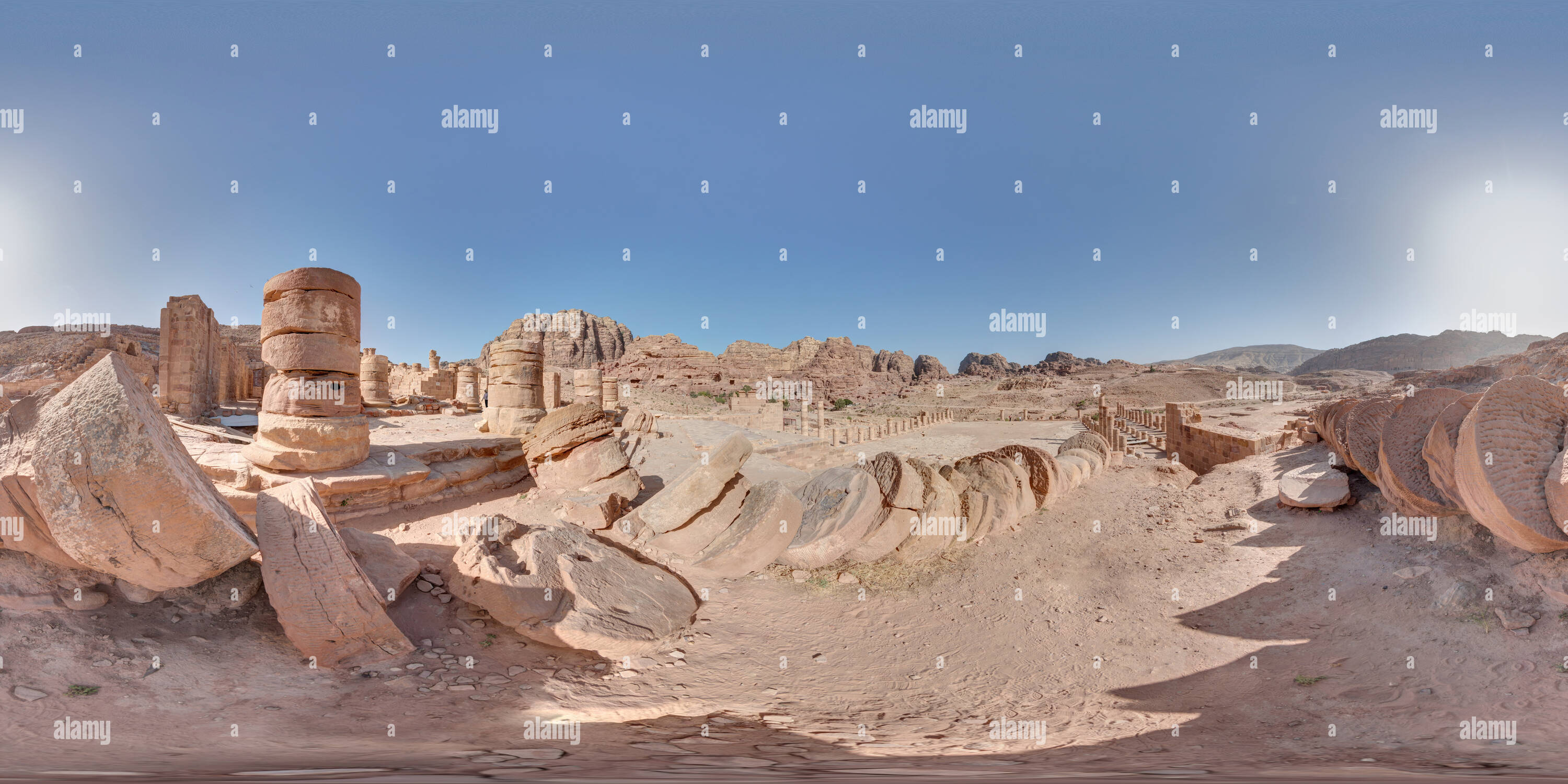 360 Grad Panorama Ansicht von Gefallenen Spalten in der Großen Tempel, Petra