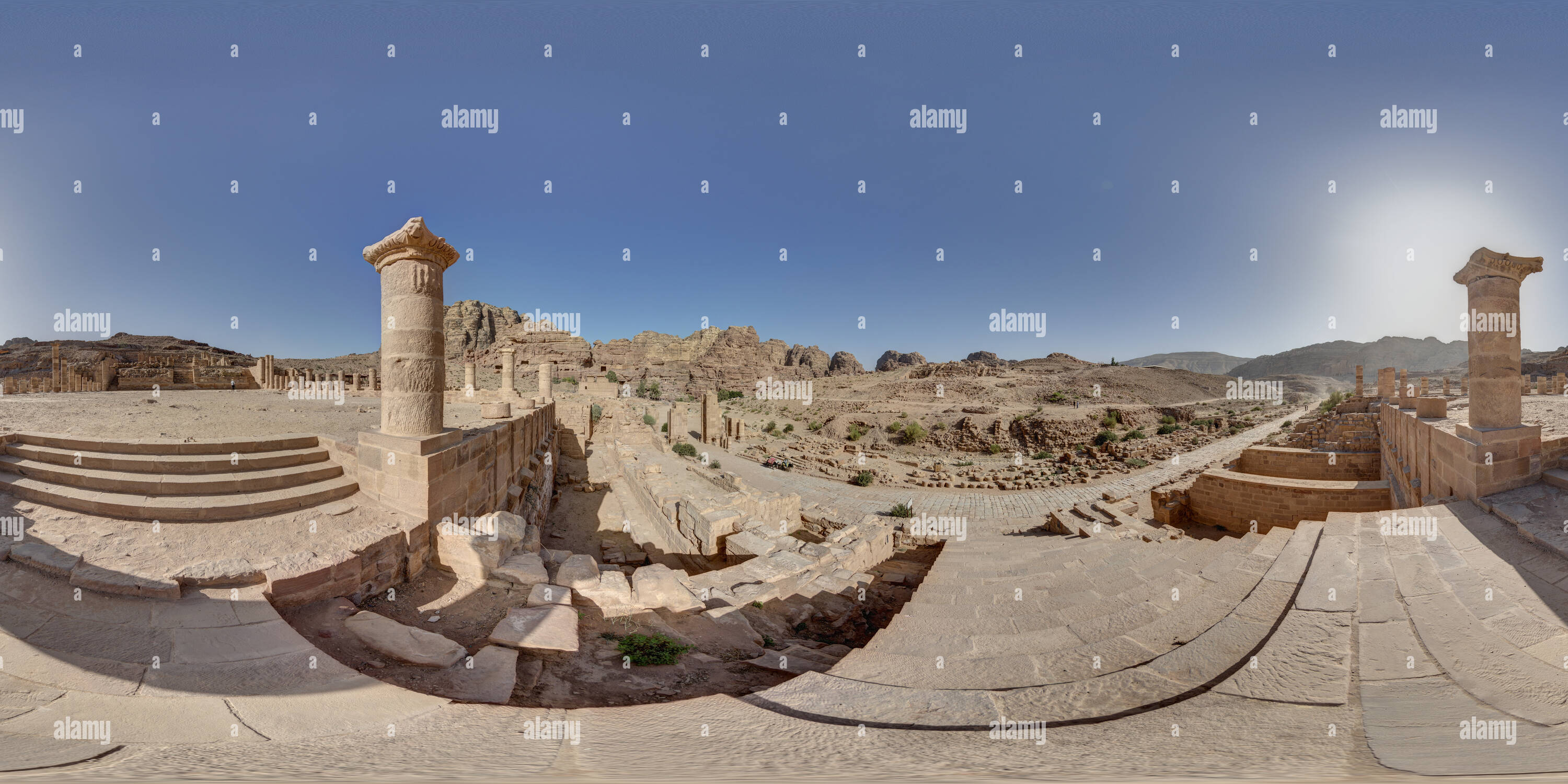 360 Grad Panorama Ansicht von Eintritt Schritte zum Großen Tempel im Petra