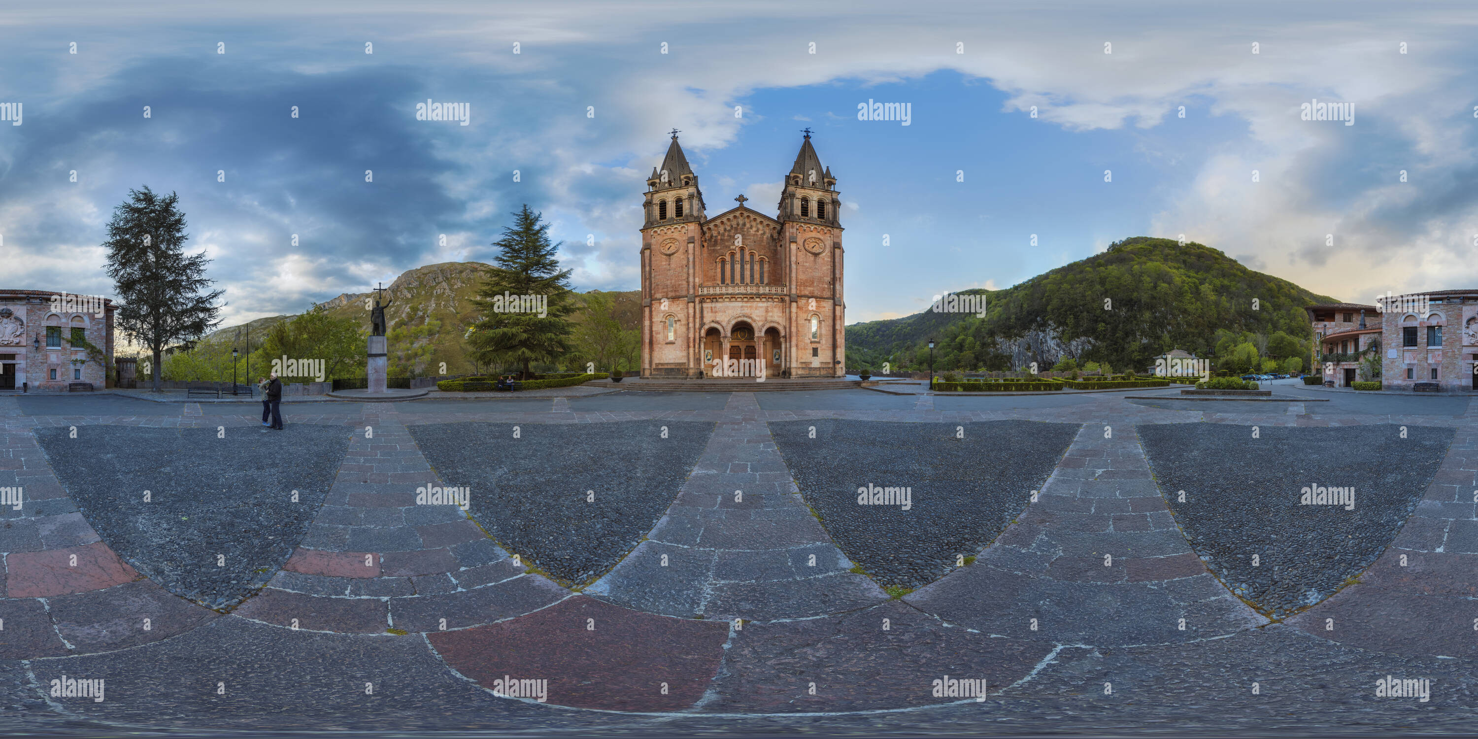 360 Grad Panorama Ansicht von Santuario de Covadonga