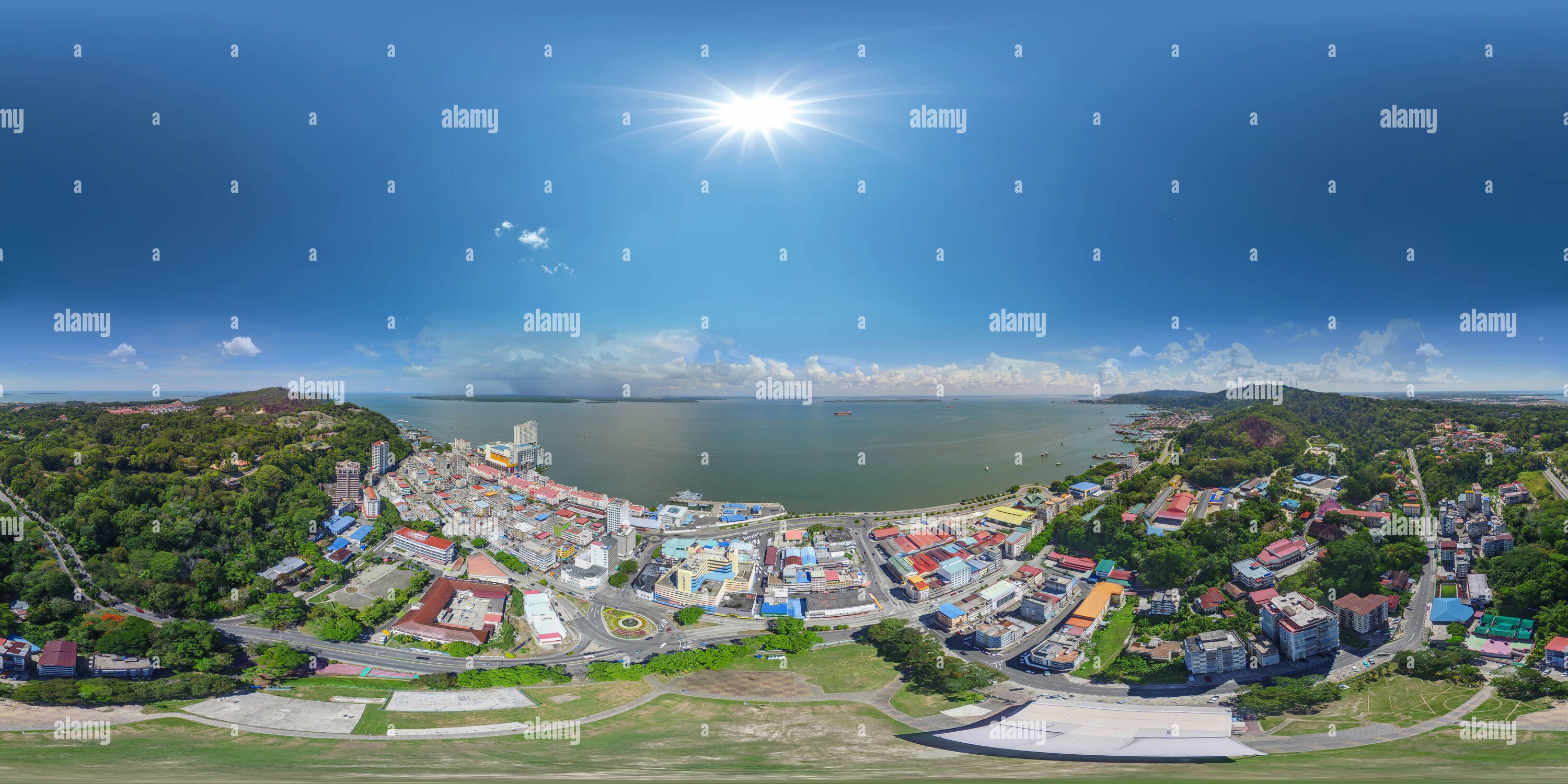 360 Grad Panorama Ansicht von Luftaufnahme von Sandakan, Sabah, Malaysia.