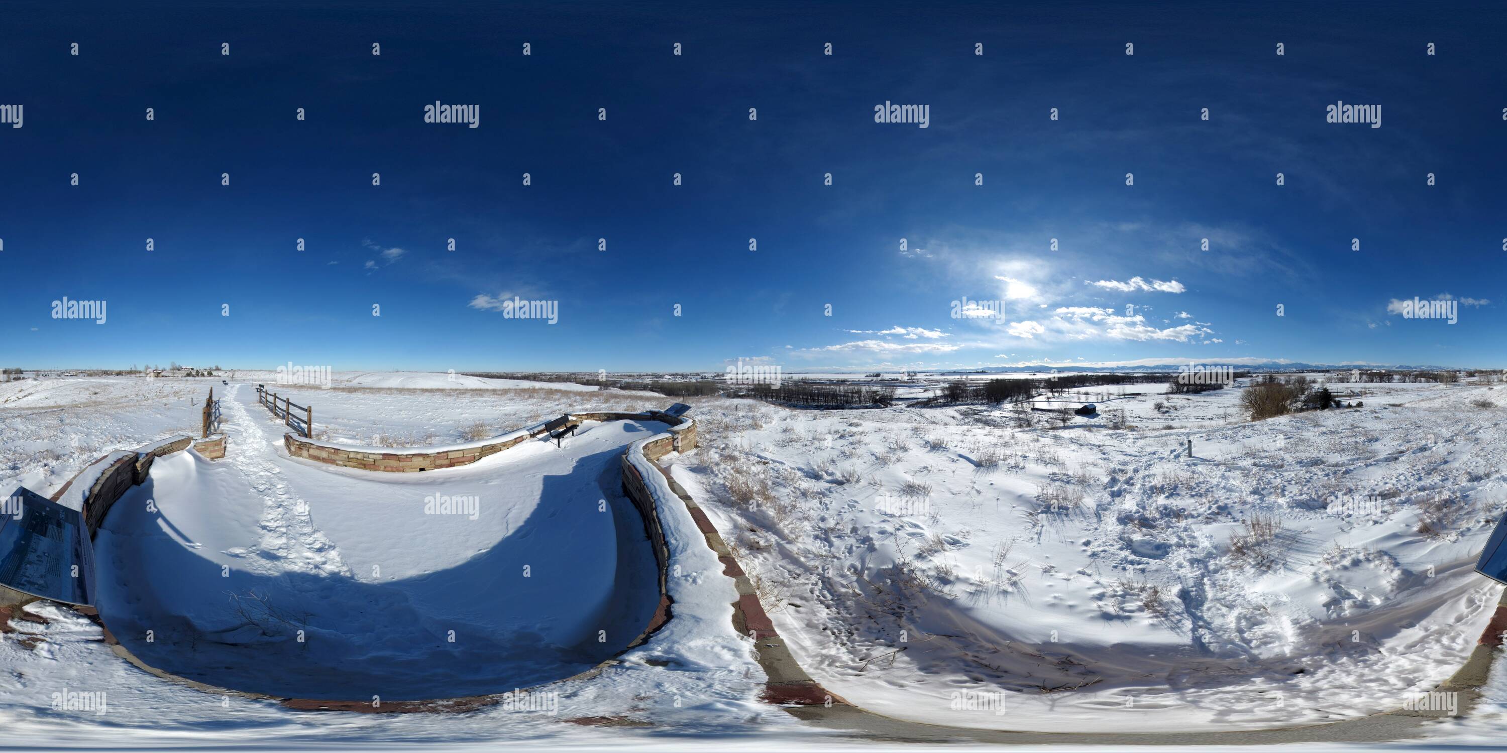 360 Grad Panorama Ansicht von Sandstone Ranch übersehen (Winter Perspektive).