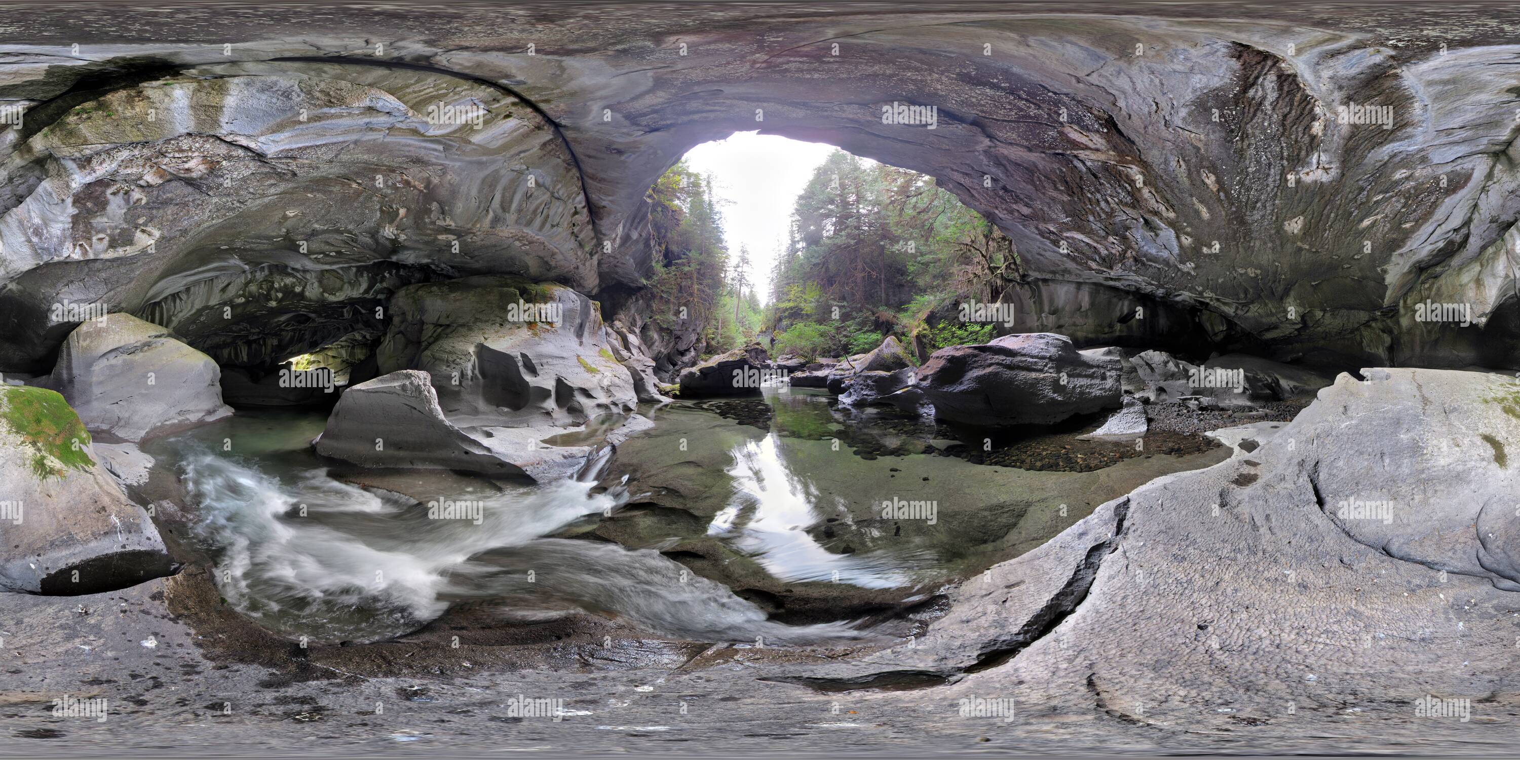 360 Grad Panorama Ansicht von Wenig Huson Höhlen [2]