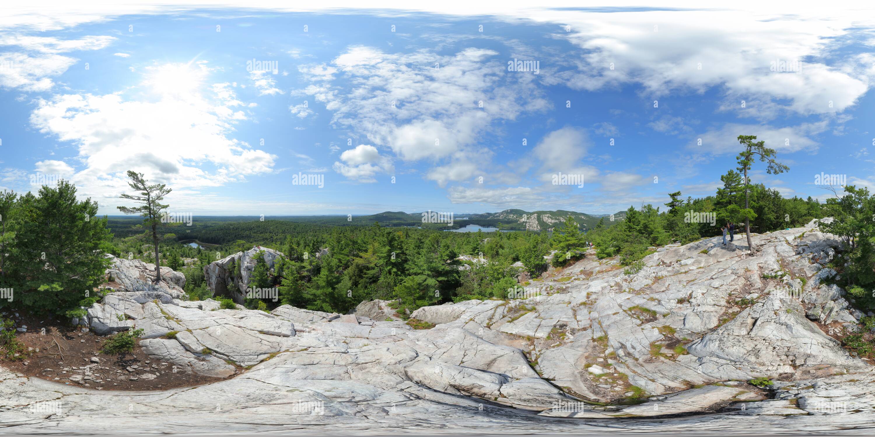 360 Grad Panorama Ansicht von La Cloche Bergblick [2]