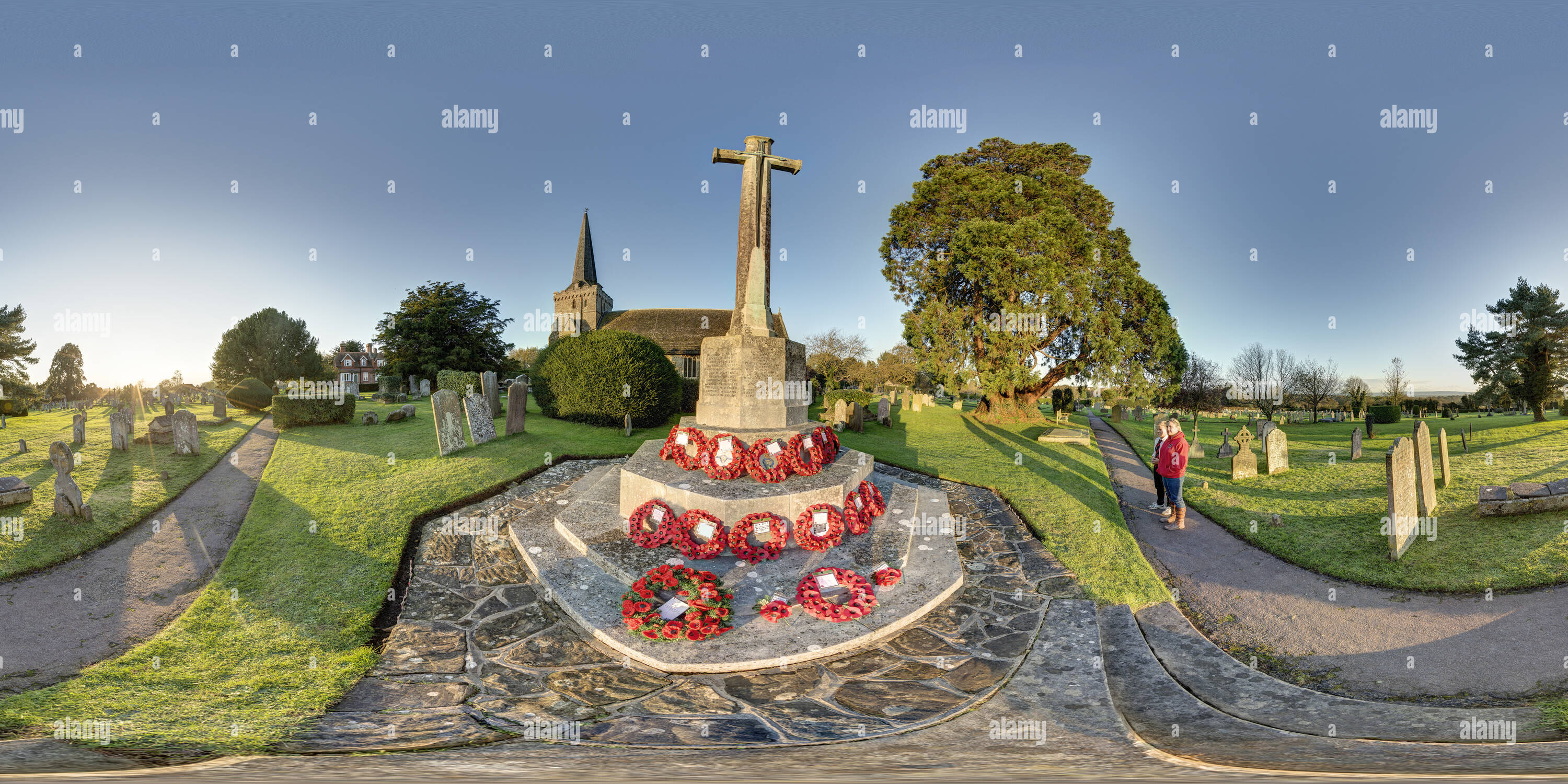 360 Grad Panorama Ansicht von Cuckfield Kirche und Kriegerdenkmal auf das Gedenken Sonntag 2014