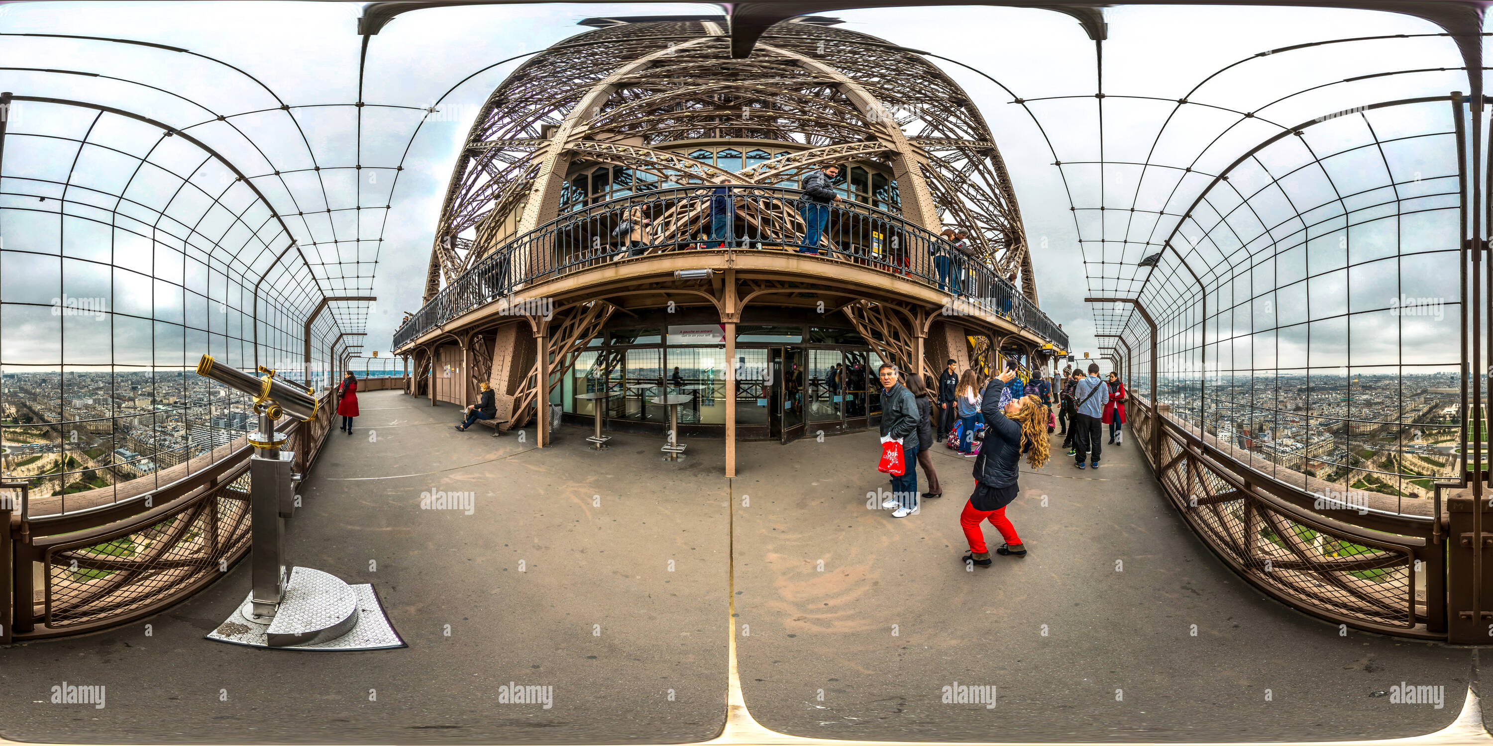 360 Grad Panorama Ansicht von Anzeige in der 2. Etage des Eiffelturms