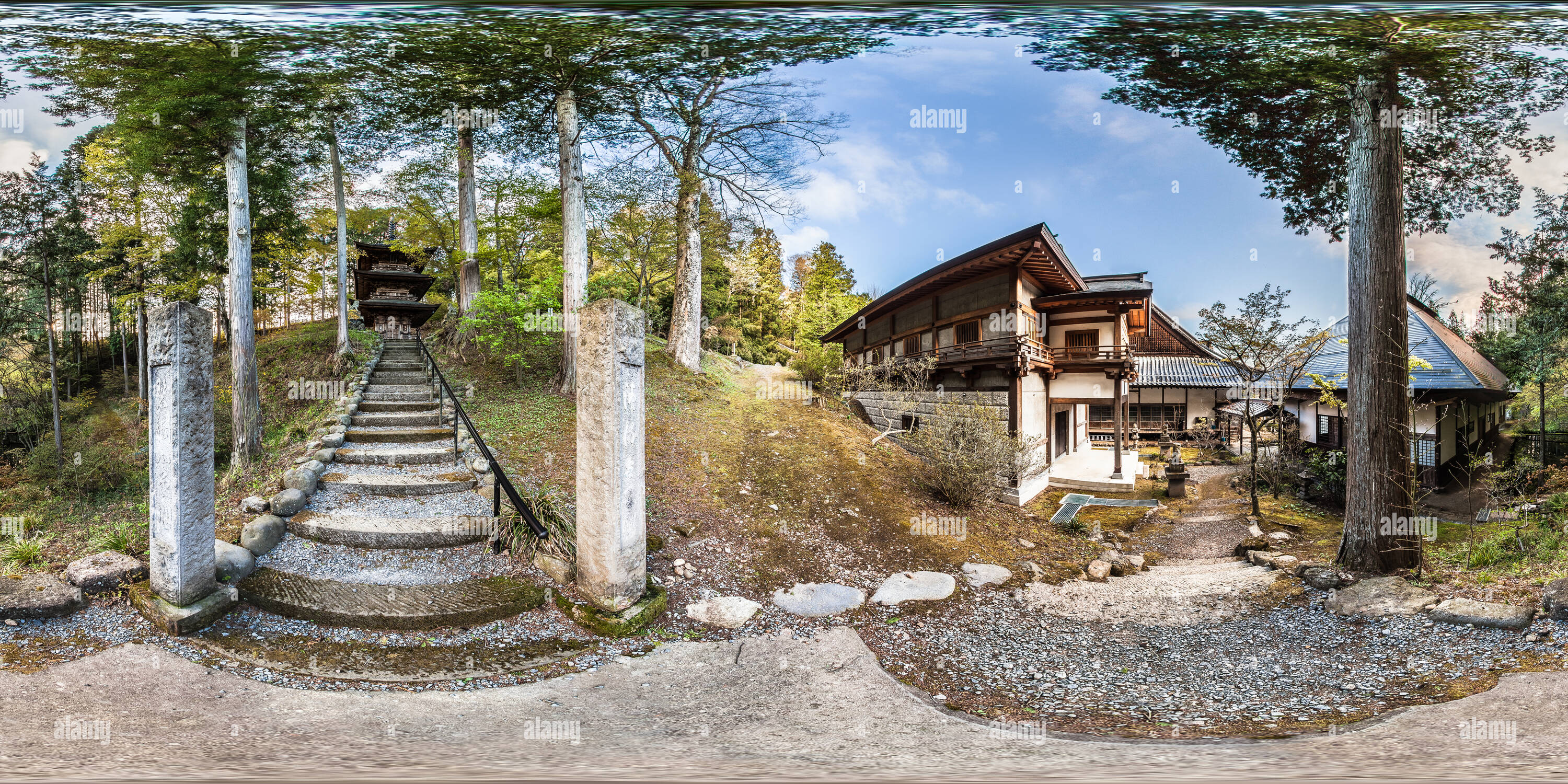 360 Grad Panorama Ansicht von Treppenhaus zu Pagode in Teisho-ji-buddhistischen Tempel in Saku - Japan