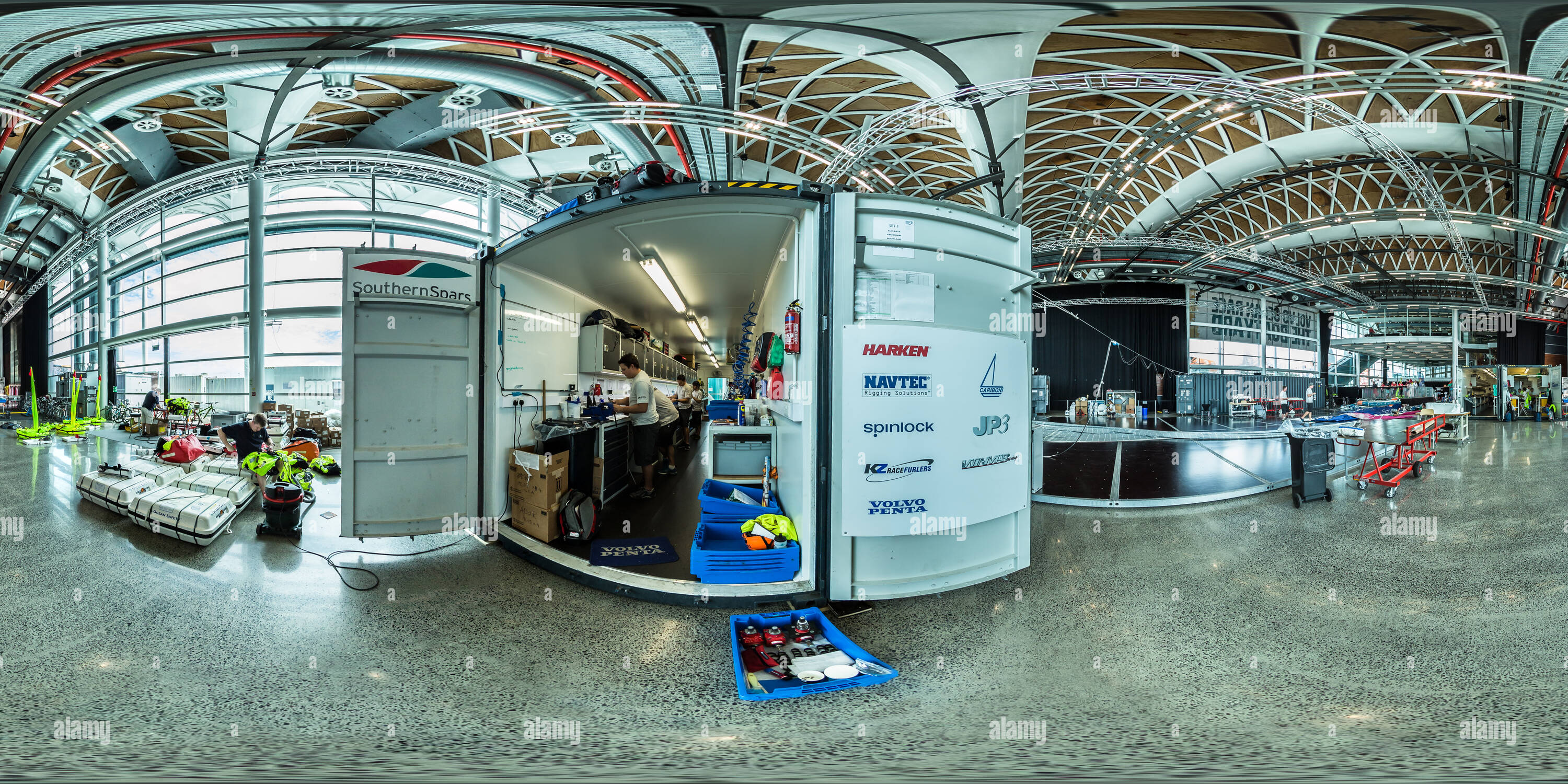 360 Grad Panorama Ansicht von Die Wartung der Ausrüstung - Die Werft - Volvo Ocean Race 2015 Auckland Zwischenstopp - Neuseeland