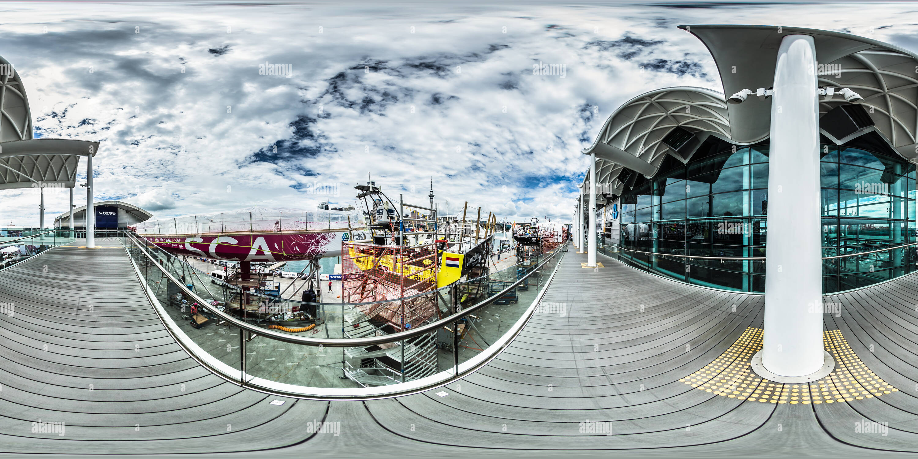 360 Grad Panorama Ansicht von Team SCA und Team Brunel-VO 65 Deck und Rumpf Wartung - Die Werft - Volvo Ocean Race 2015 Auckland Zwischenstopp - Neuseeland