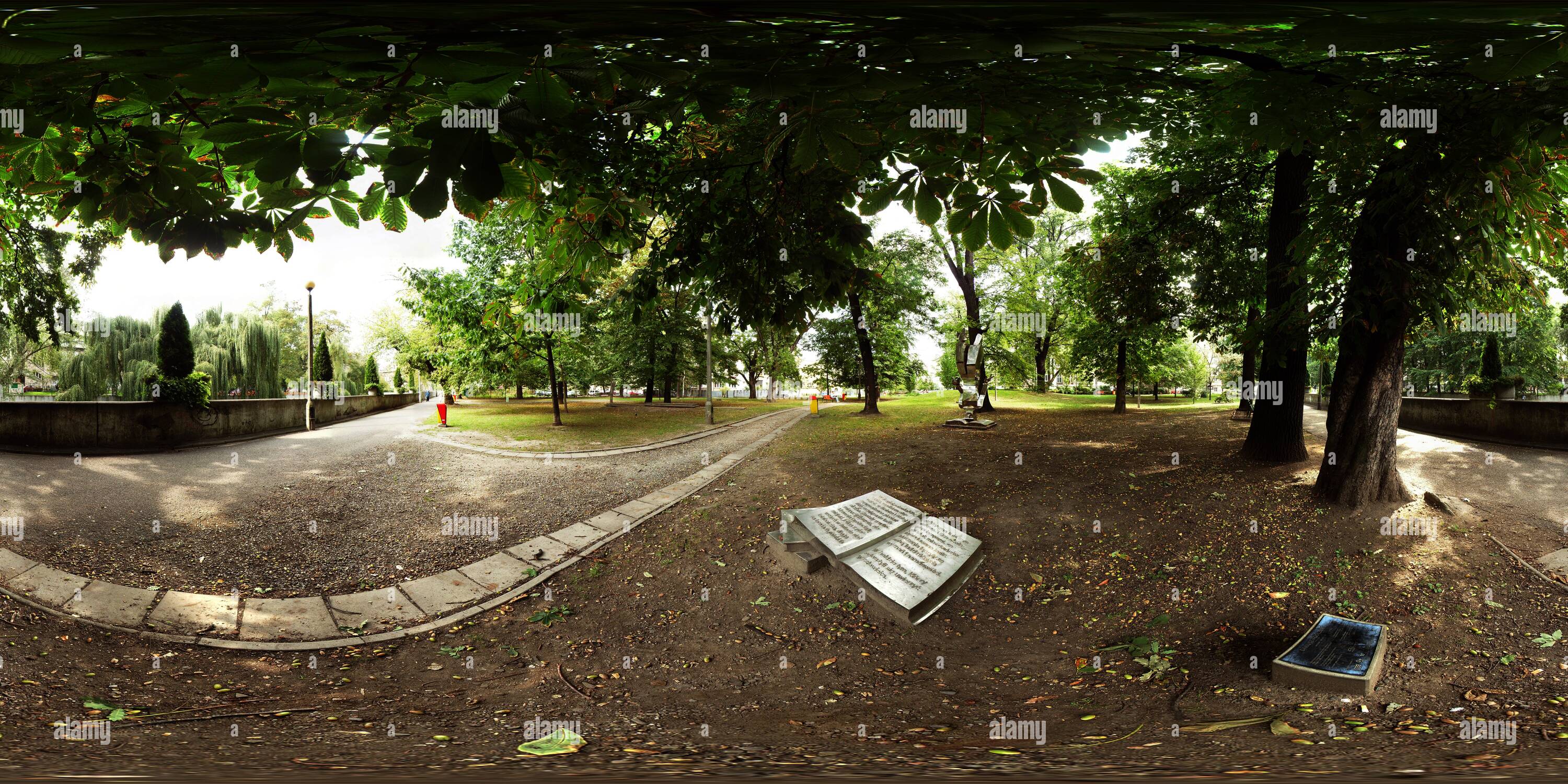 360 Grad Panorama Ansicht von Bielsko-Biala - die Skulptur 'Acrobat' ('Akrobata')