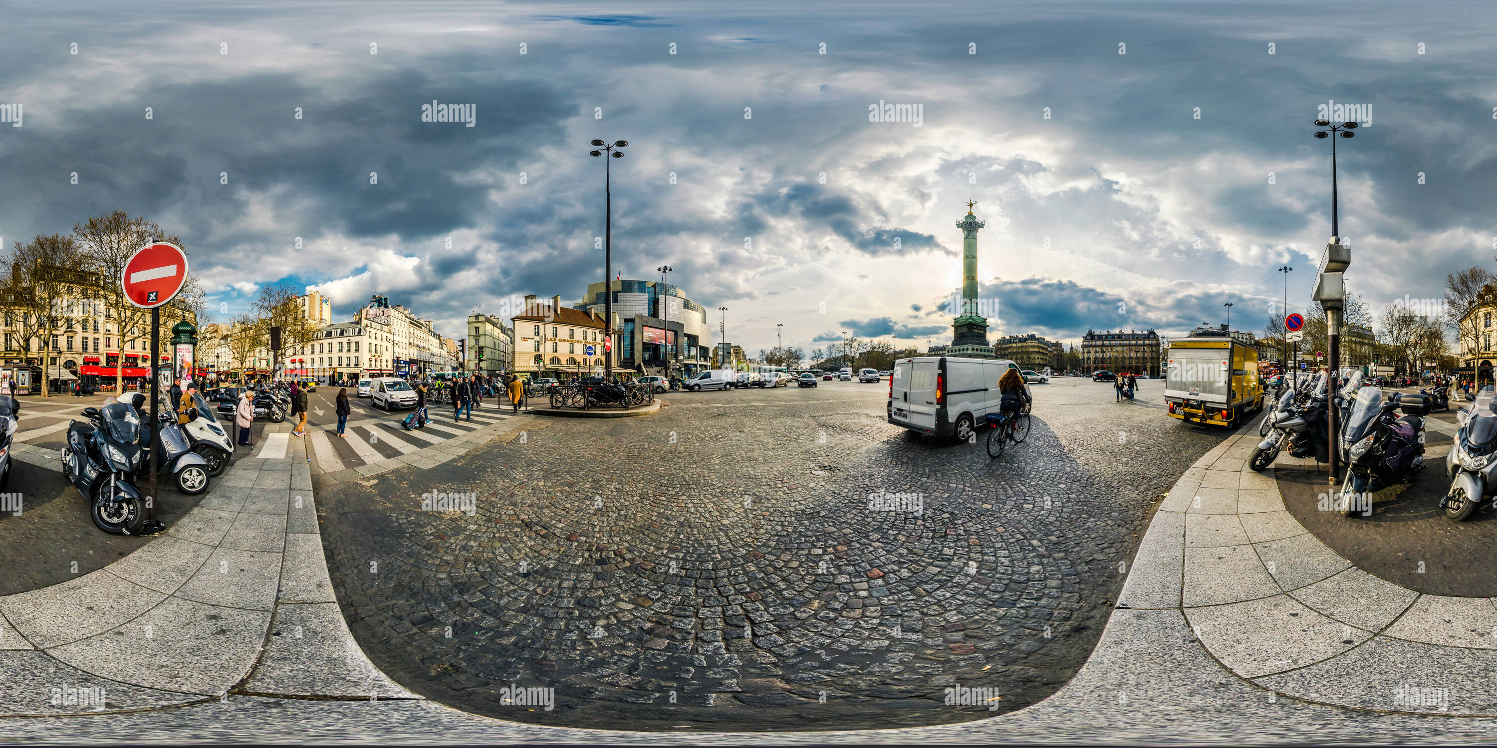 360 Grad Panorama Ansicht von Place de la Bastille, Paris, 2014.