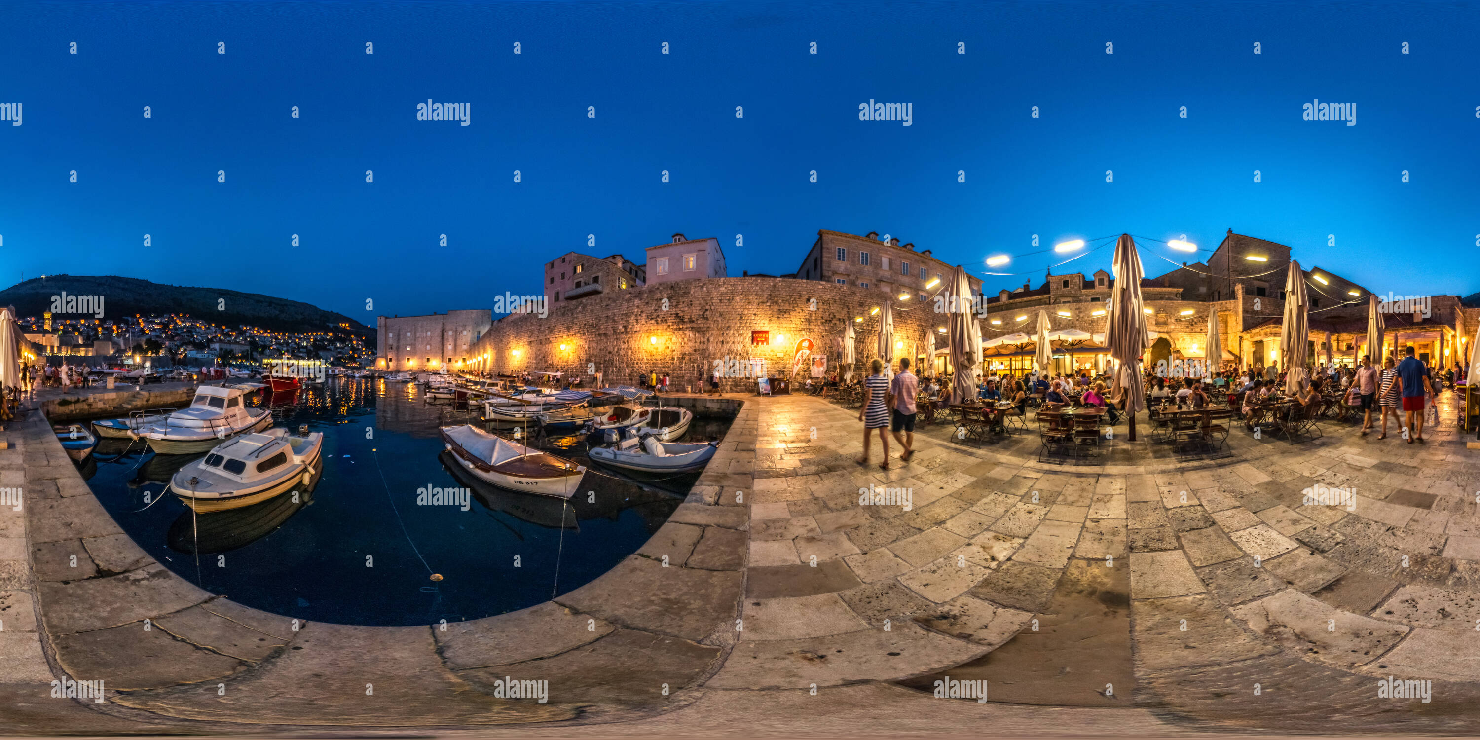 360 Grad Panorama Ansicht von Lokanda Peskarija, Dubrovnik, 2015.