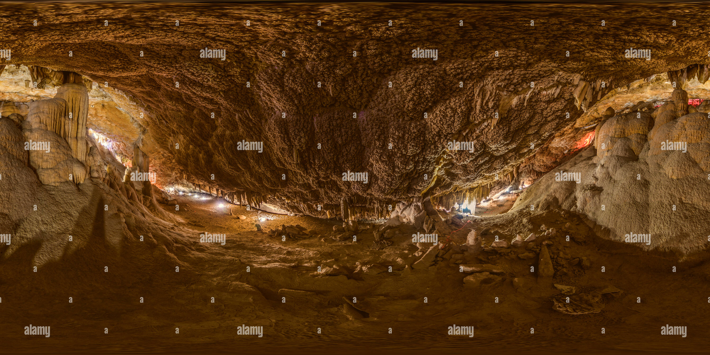 360 Grad Panorama Ansicht von Sannur Höhle - Alabaster formationen Richtung Osten u