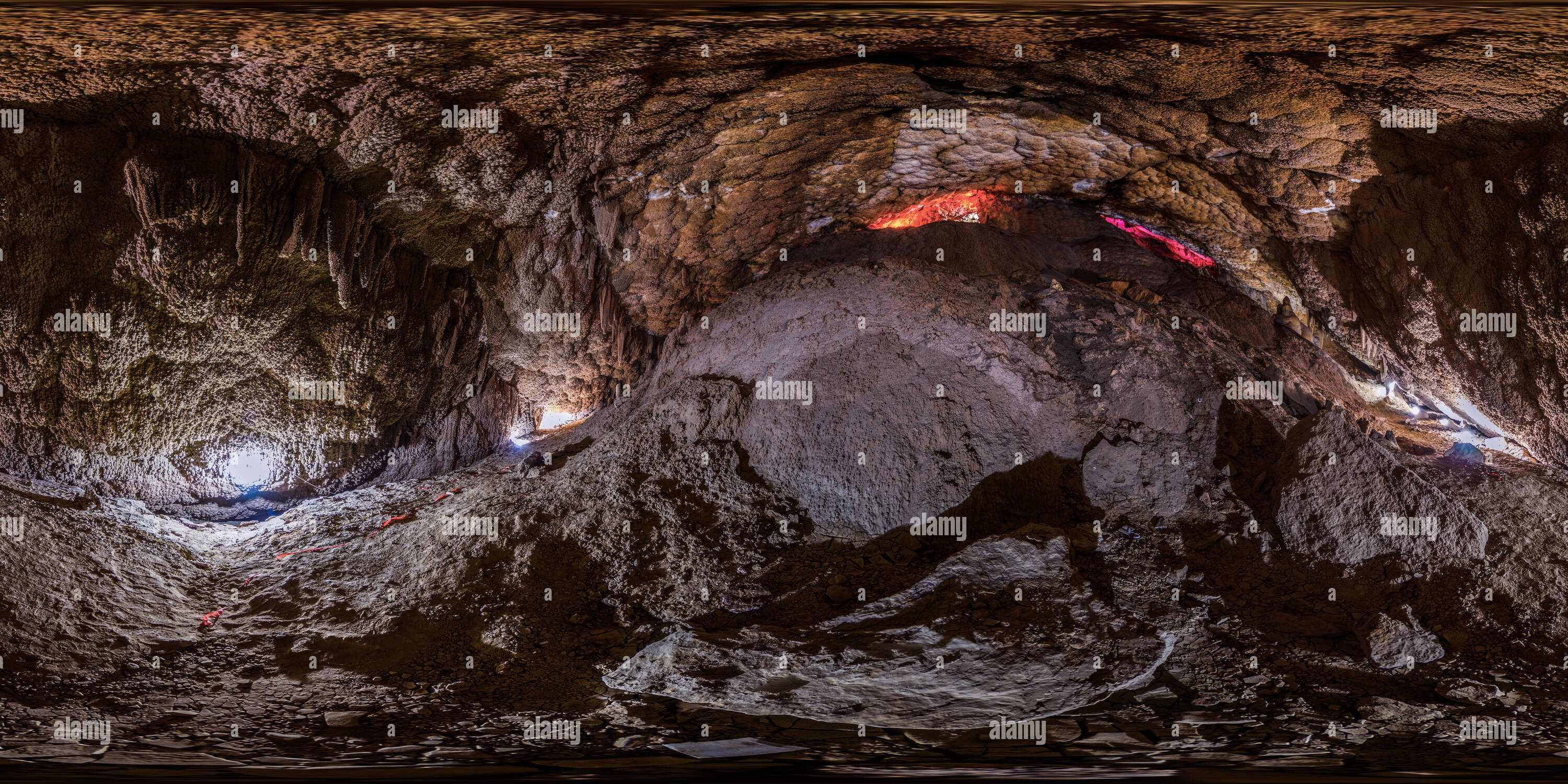 360 Grad Panorama Ansicht von Sannur Höhle - Alabaster Formationen