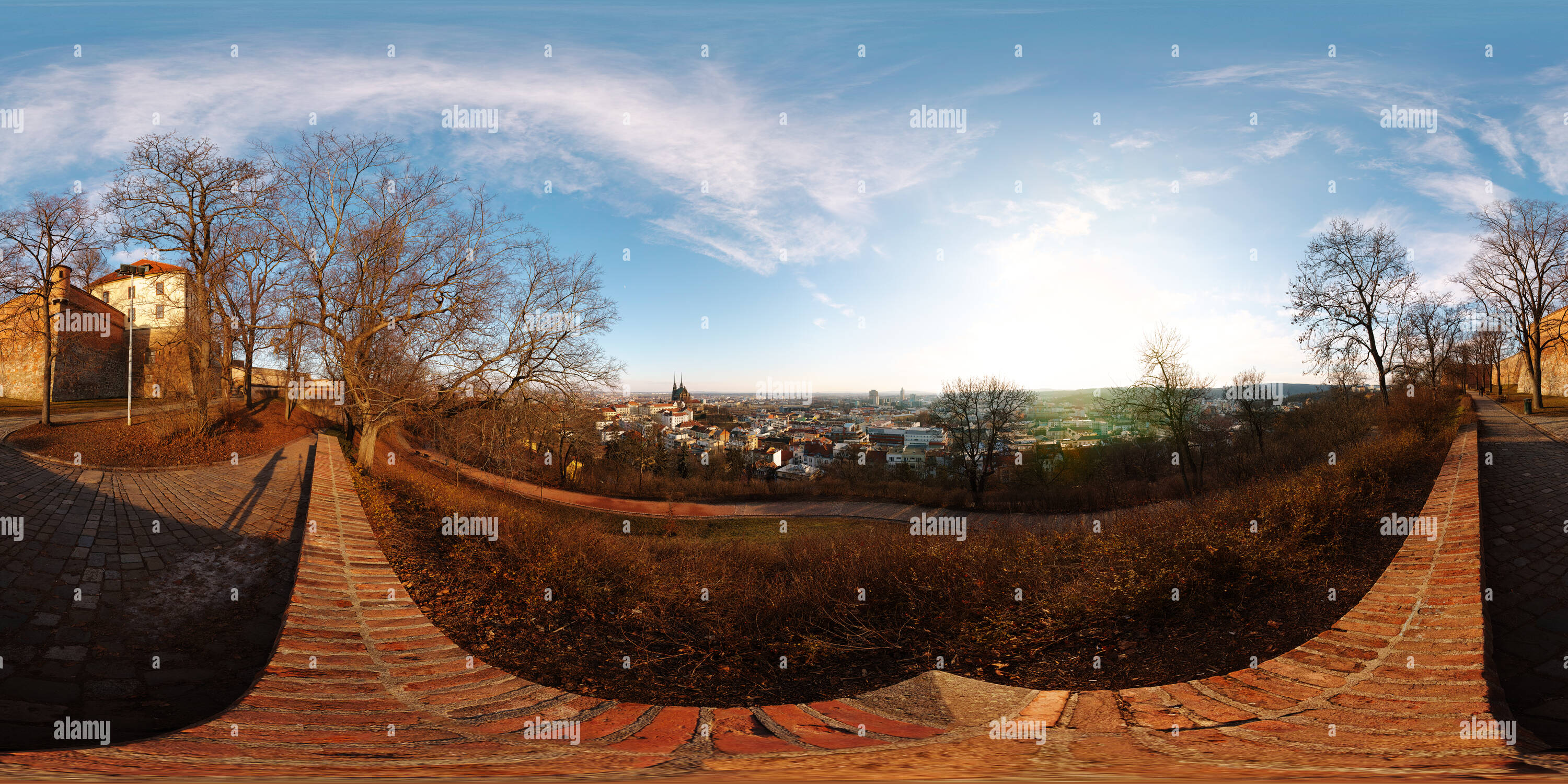 360 Grad Panorama Ansicht von Blick vom Schloss Spielberk Park