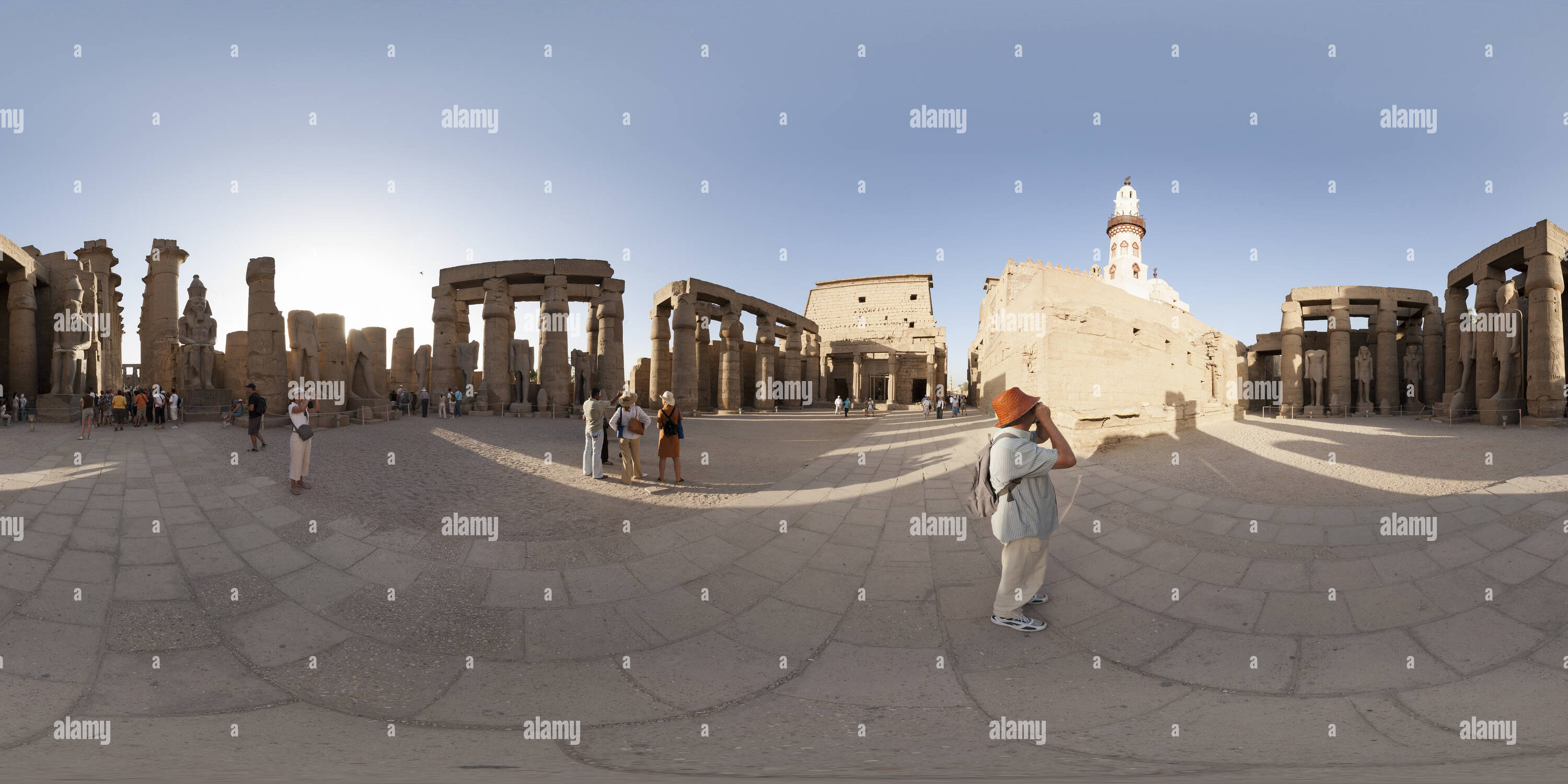 360 Grad Panorama Ansicht von Ramses II Innenhof auf den Tempel von Luxor