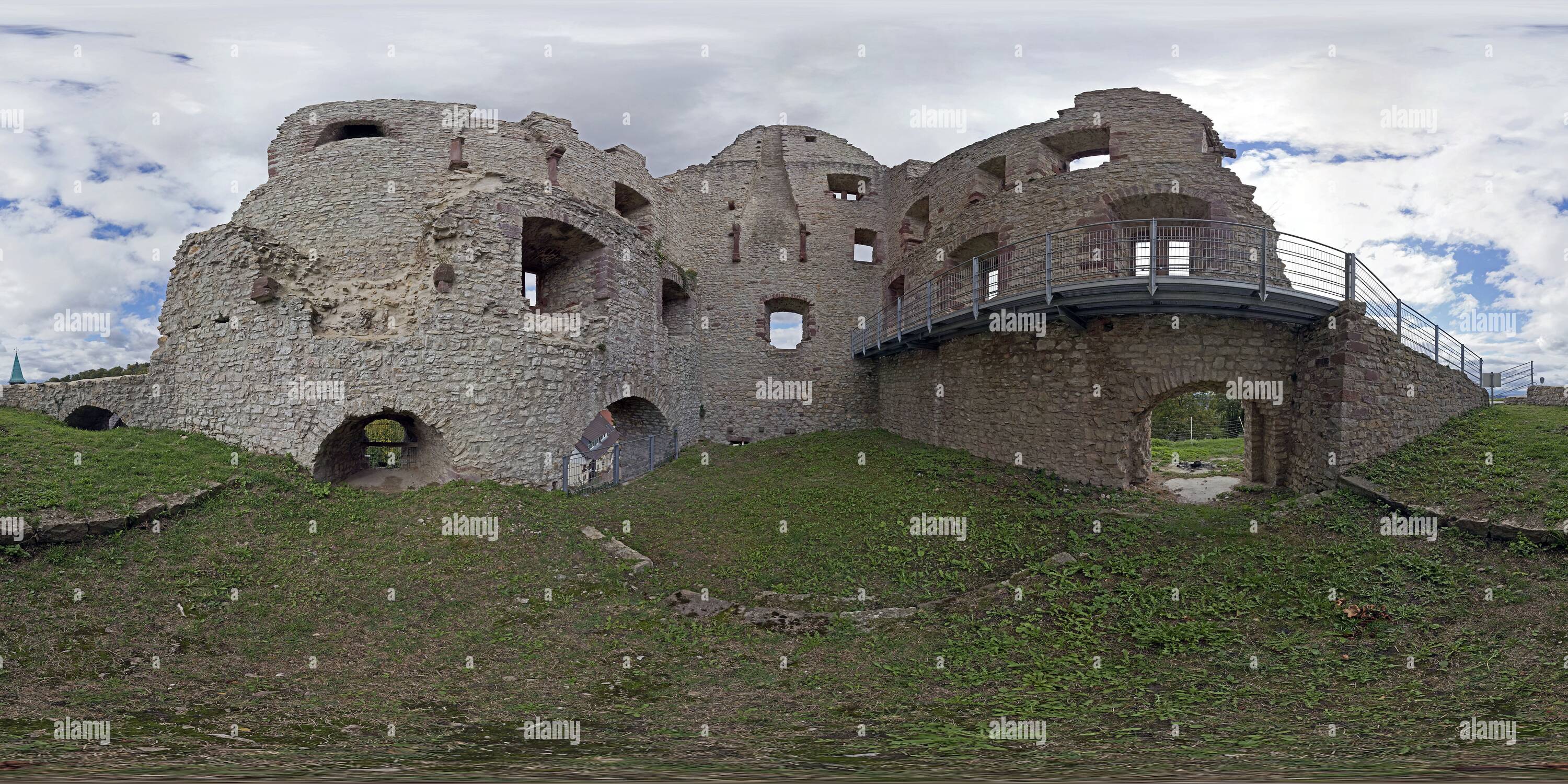 360 °Ansicht auf Burg Landeck, Obere Burg, Palas, Ansicht 1 Alamy