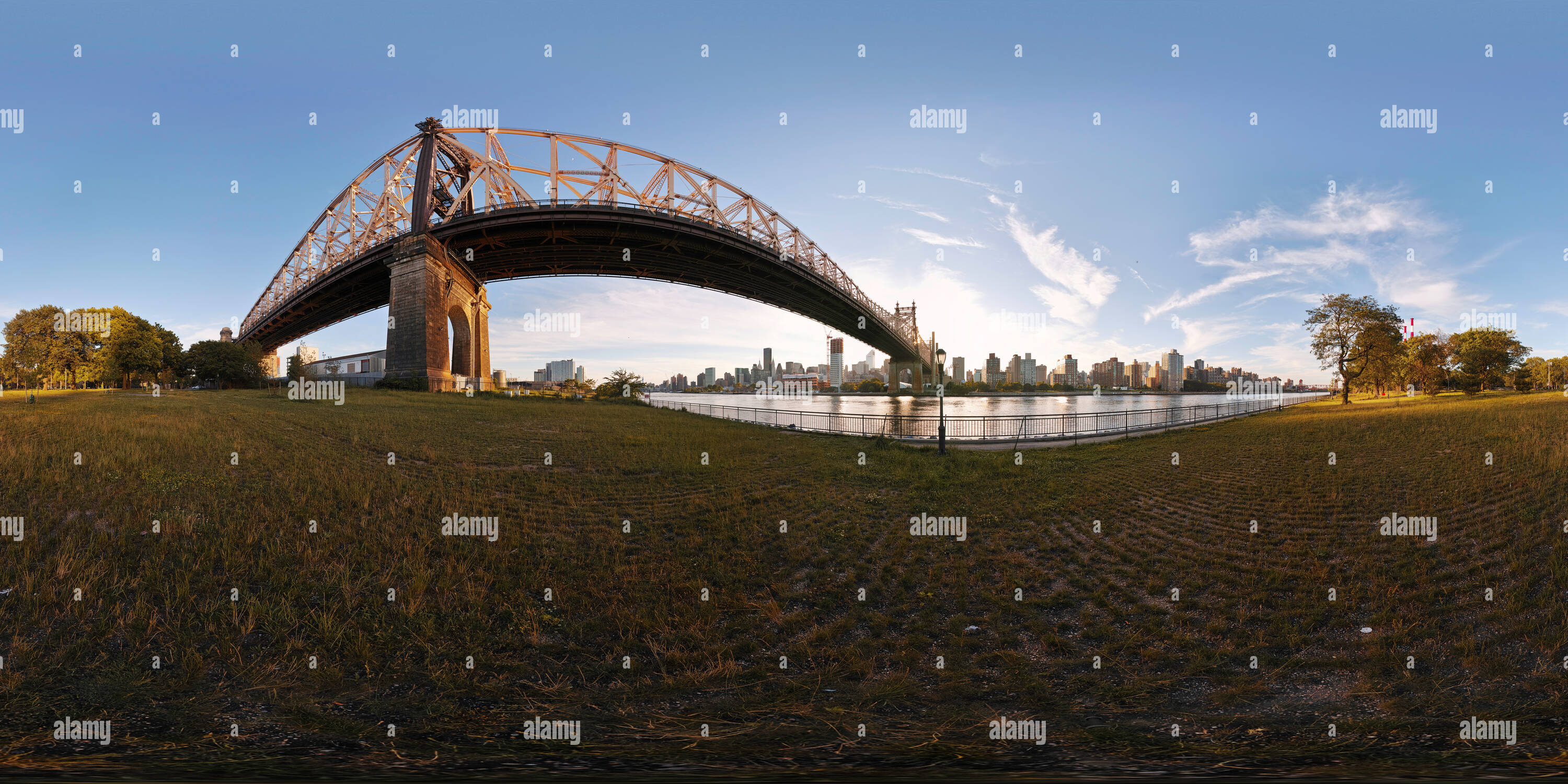 360 Grad Panorama Ansicht von Queensbridge Park