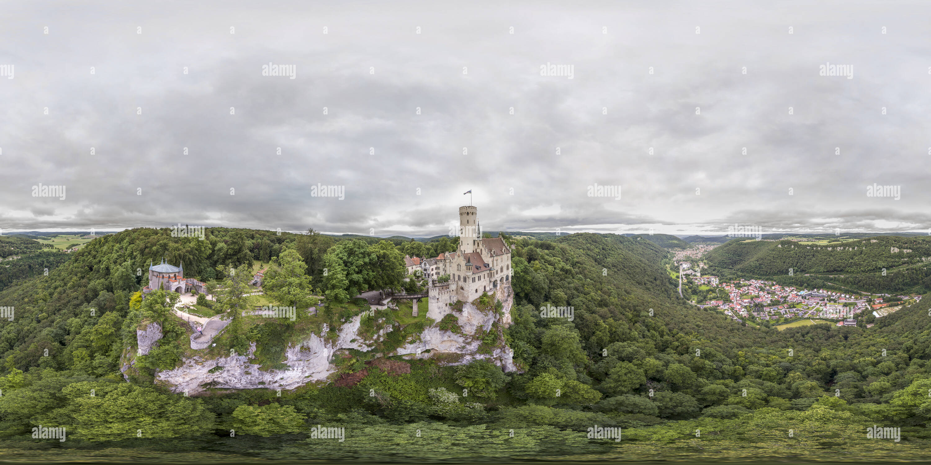 360 Grad Panorama Ansicht von Schloss Lichtenstein - Baden Württemberg‬