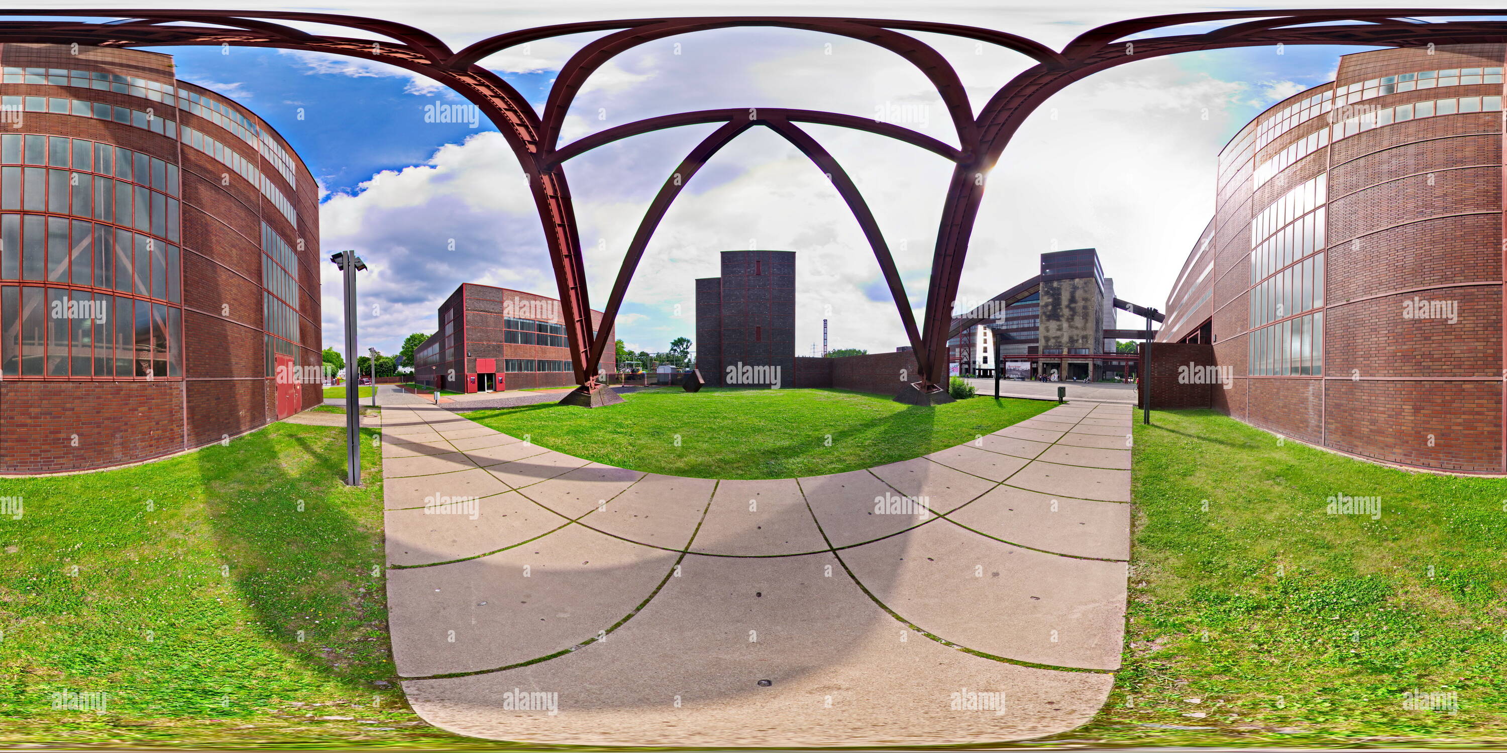 360 Grad Panorama Ansicht von Unter förderturms Zeche Zollverein XII in Essen.