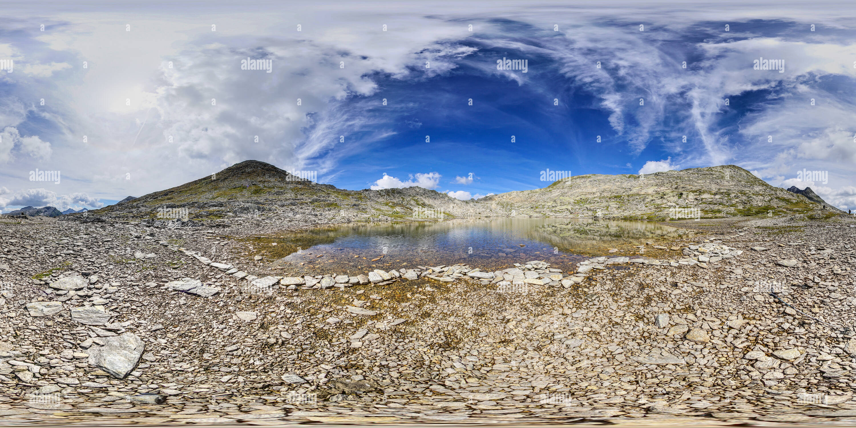 360 Grad Panorama Ansicht von Capanna Cadlimo CAS-See Dentro