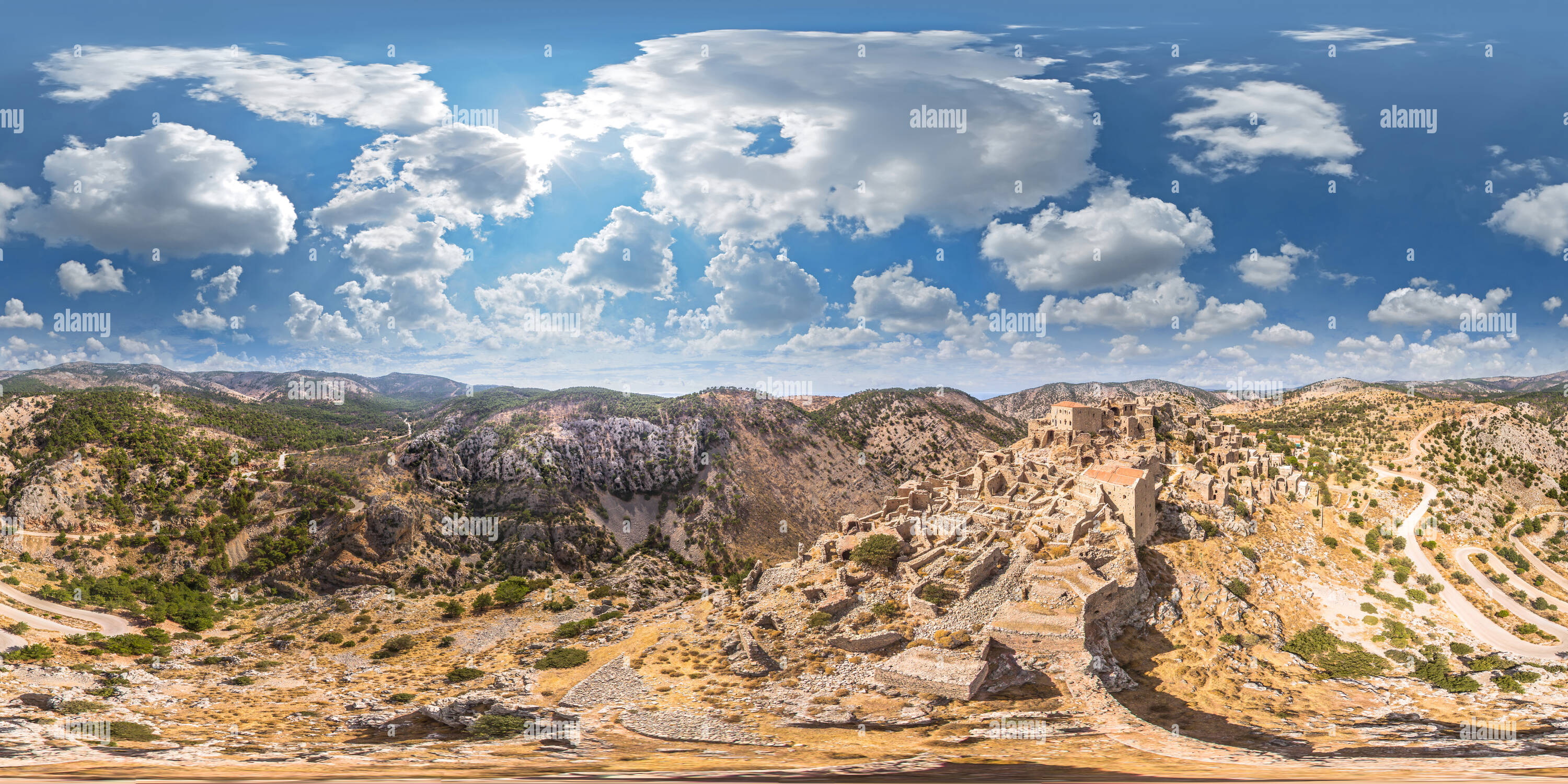 360 Grad Panorama Ansicht von Verlassene Dorf Anavatos. Insel Chios (Griechenland)