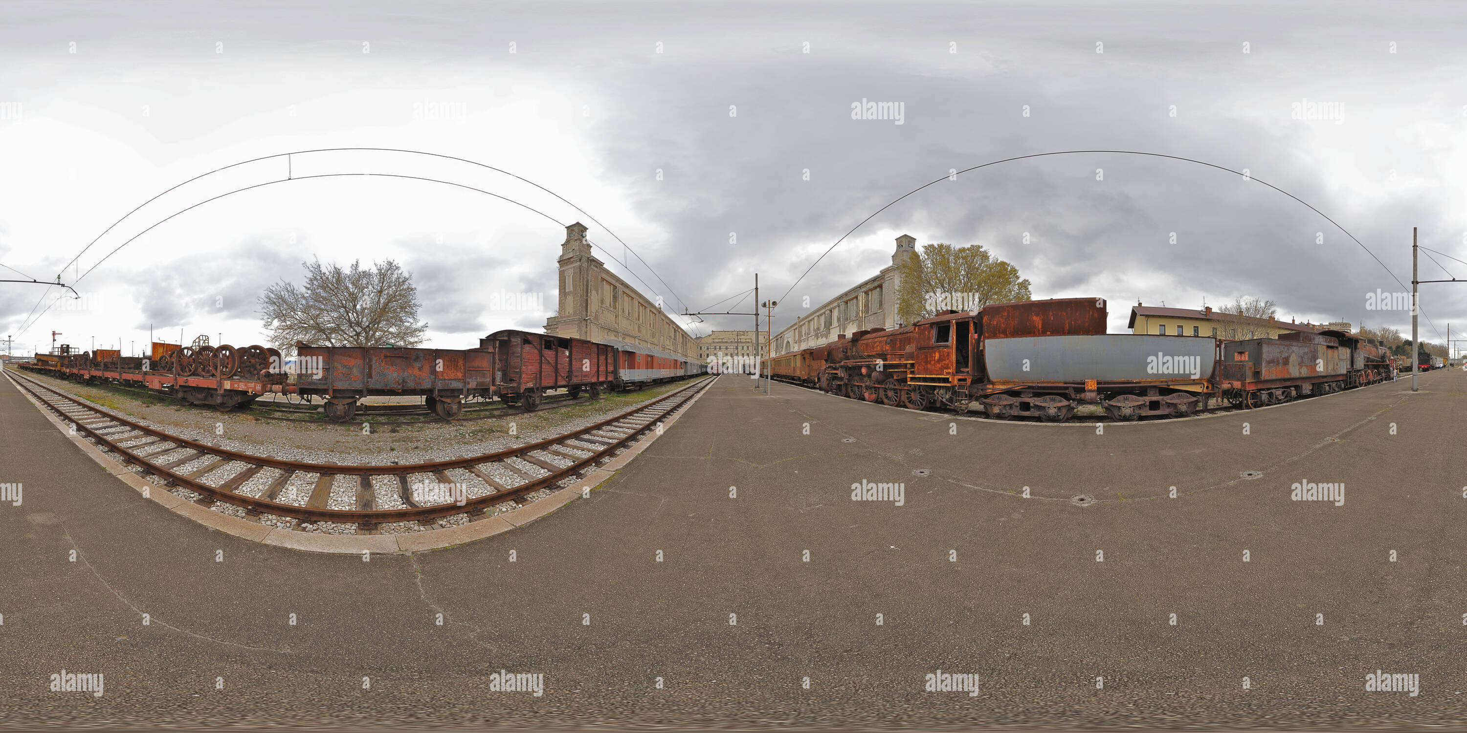 360 Grad Panorama Ansicht von Triest (ITA) Museo Ferroviario di Trieste Campo Marzio 20160328