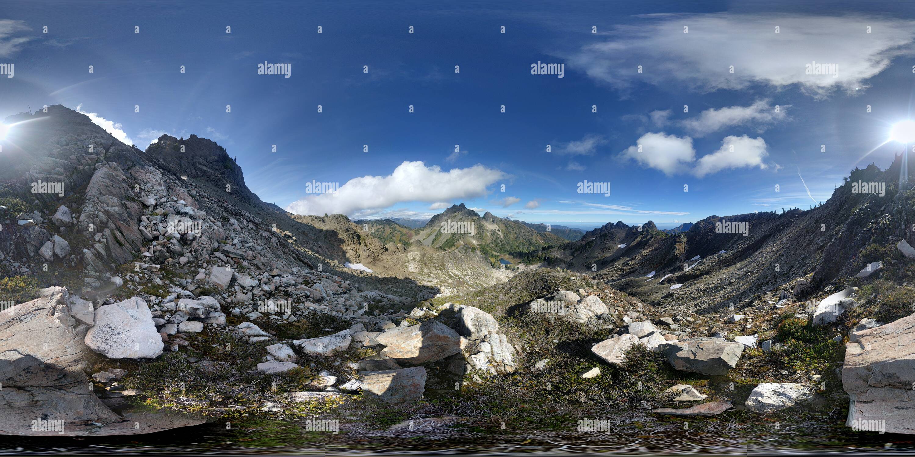 360 Grad Panorama Ansicht von Auf der Suche nach unten auf See von Winkeln, Olympic National Park, September 2016