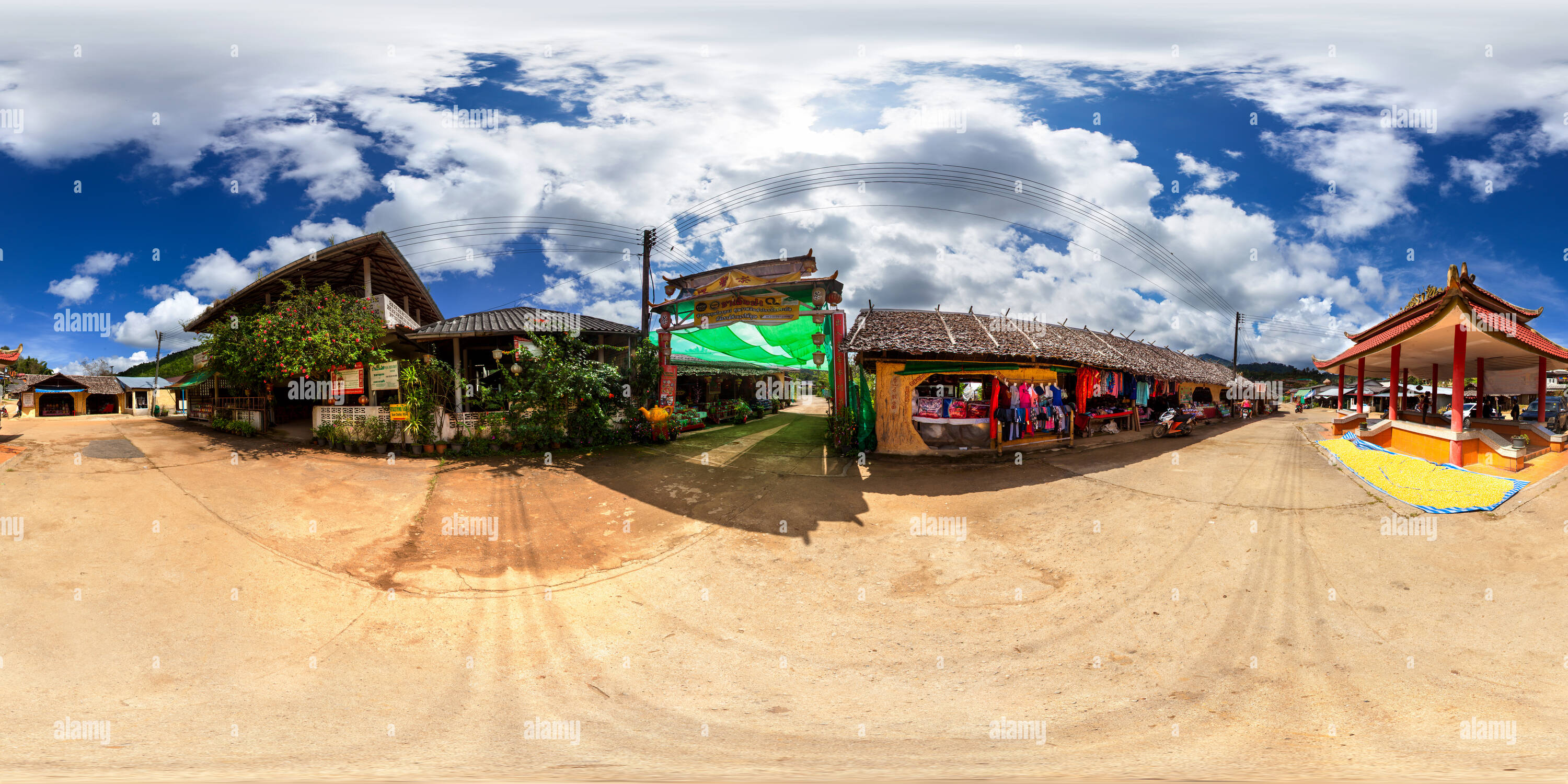 360 Grad Panorama Ansicht von Baan Rak Thai, einem Dorf an der nördlichen thailändischen Grenze zu Myanmar