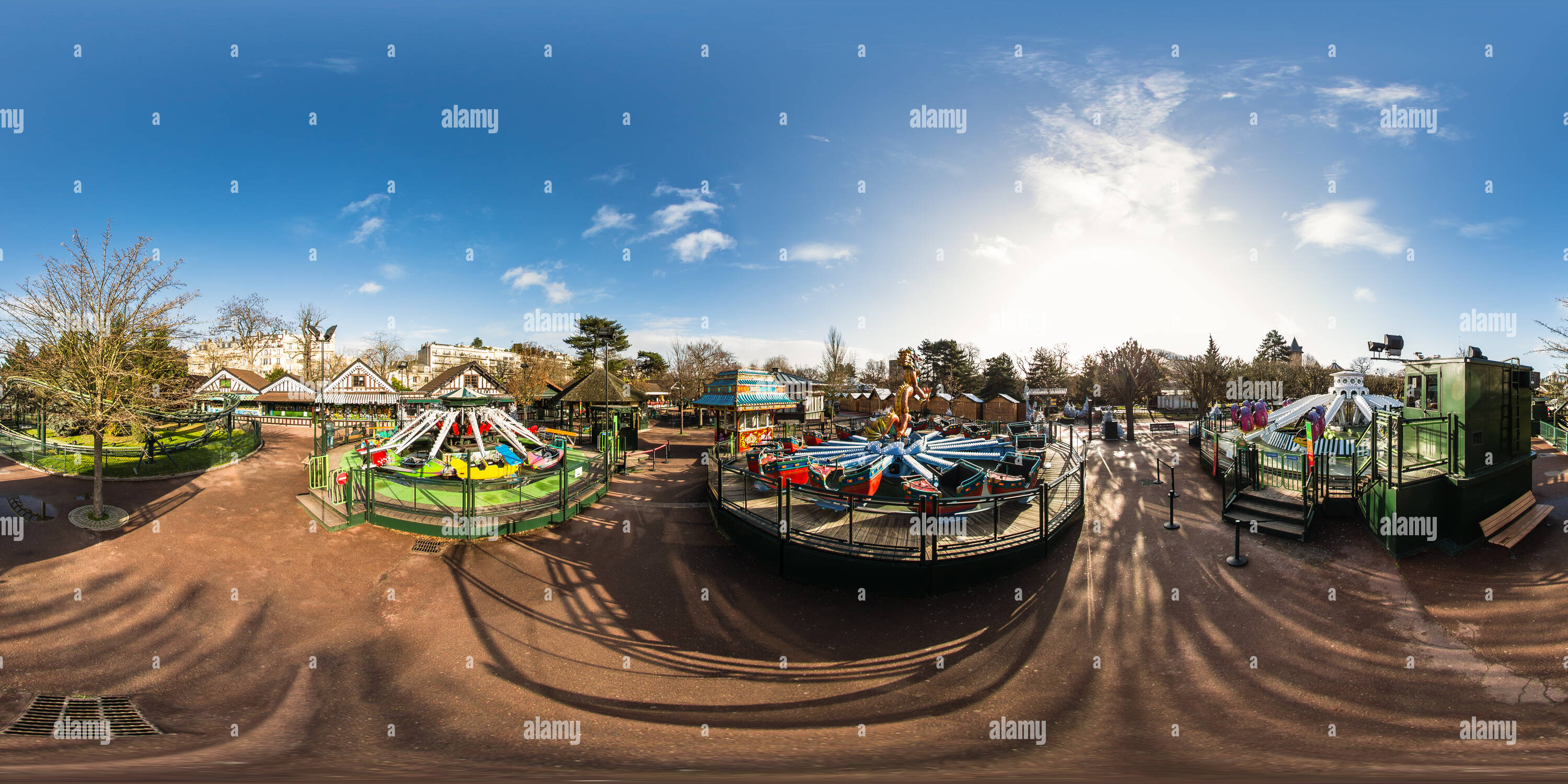 360 Grad Panorama Ansicht von Fahrgeschäft Village - Le Jardin d'Acclimatation - Bois de Boulogne - Paris - Frankreich