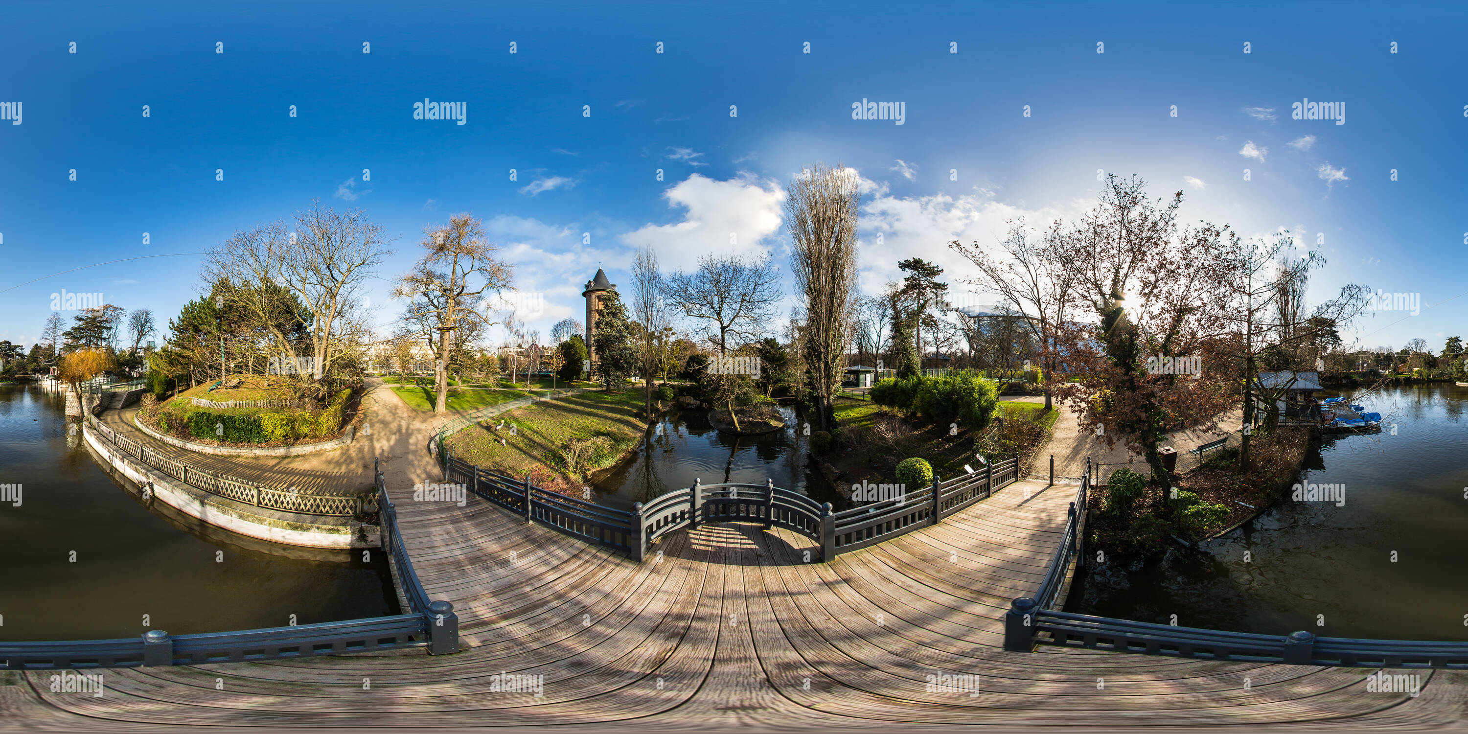 360 Grad Panorama Ansicht von See im Le Jardin d'Acclimatation - Bois de Boulogne - Paris - Frankreich