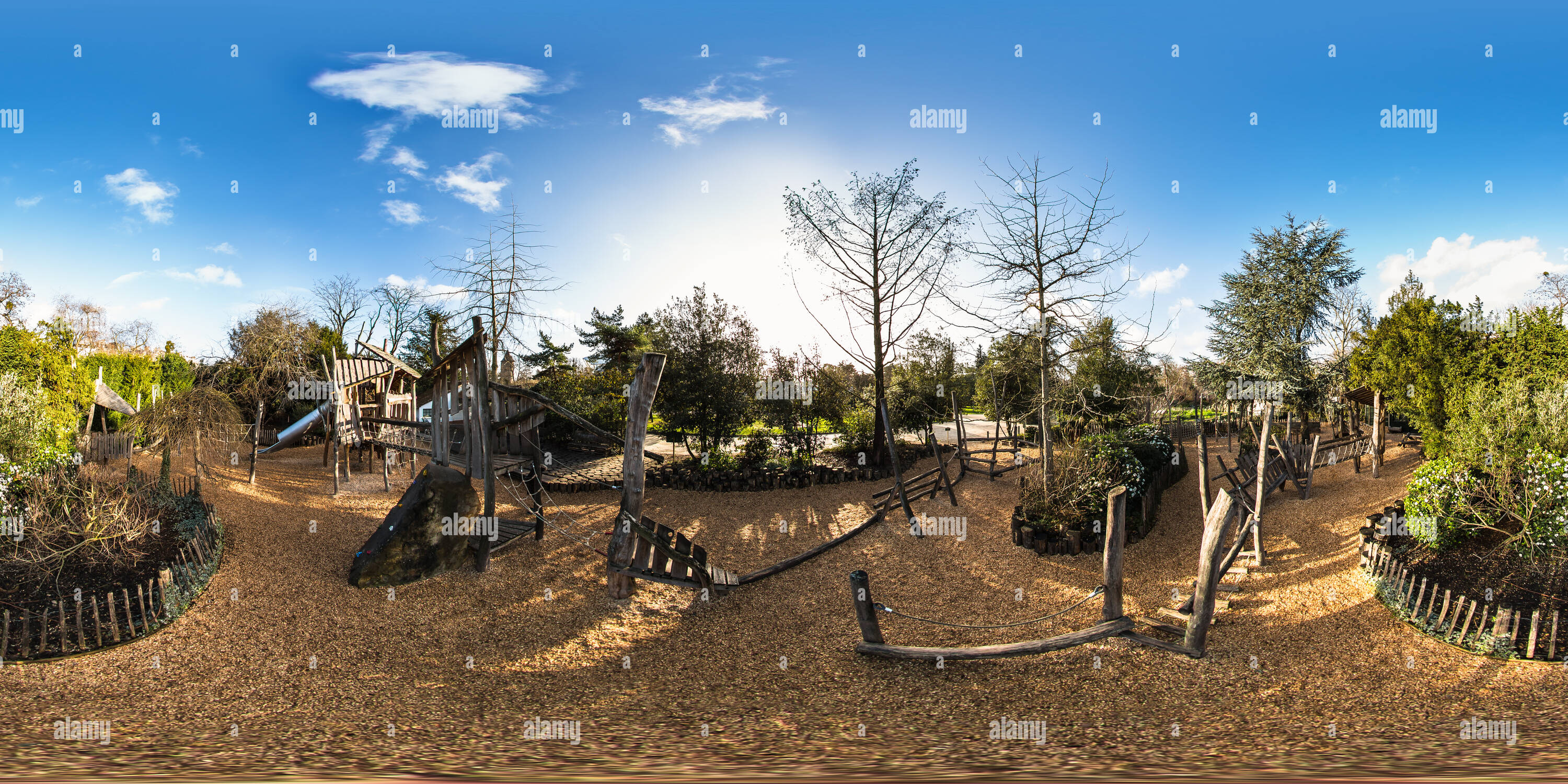 360 Grad Panorama Ansicht von Wald Abenteuer im Le Jardin d'Acclimatation - Bois de Boulogne - Paris - Frankreich